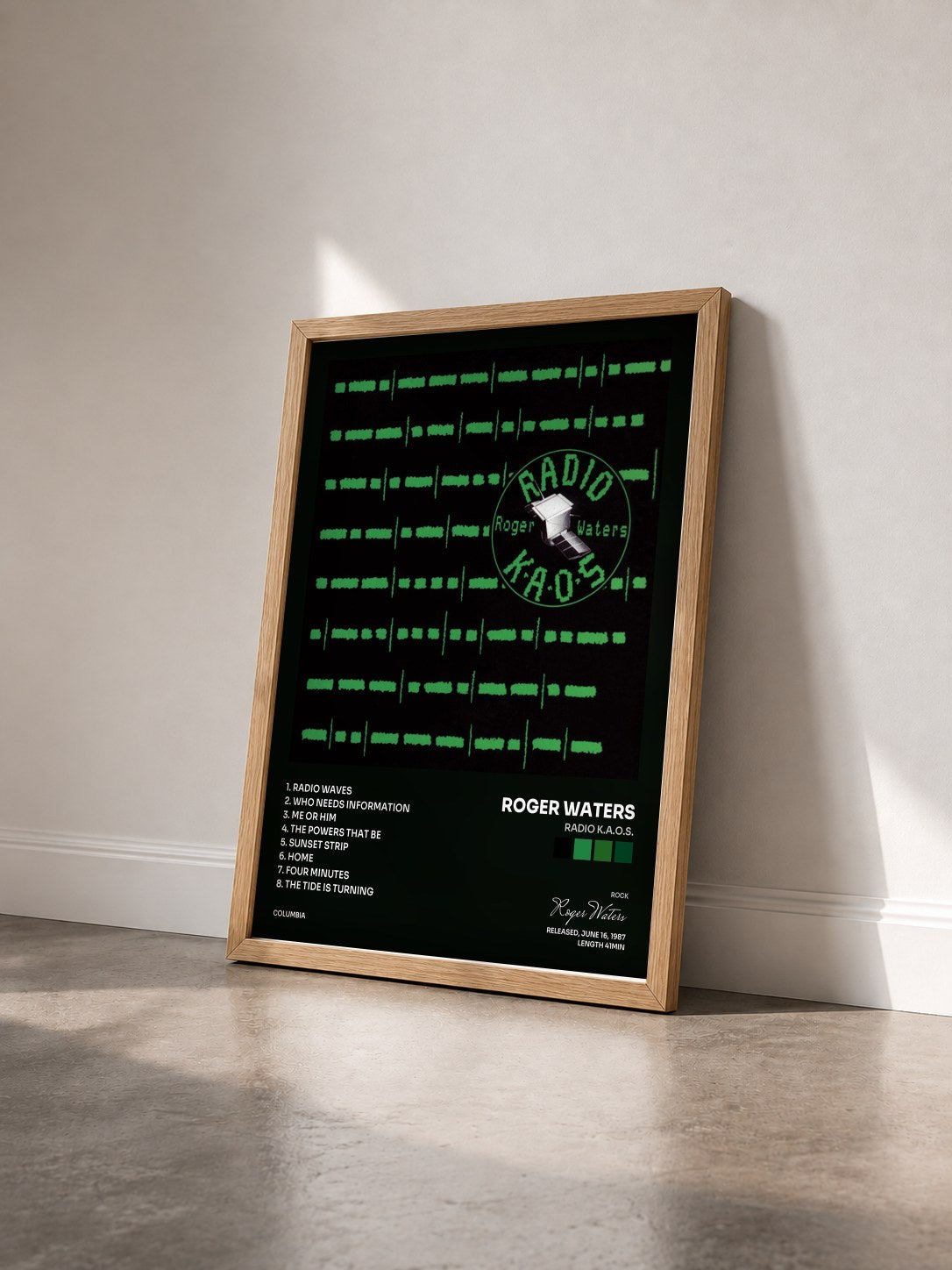 #bois Tableau de l'album Radio K.A.O.S. de Roger Waters vu de trois quarts, cadre en bois brut