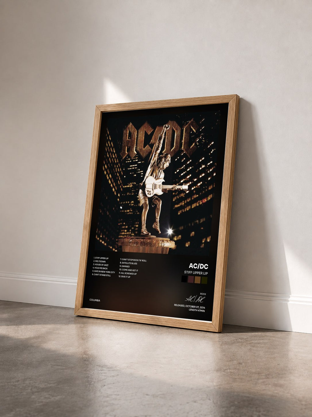 #bois Tableau de l'album Stiff Upper Lip de AC/DC vu de trois quarts, cadre en bois brut