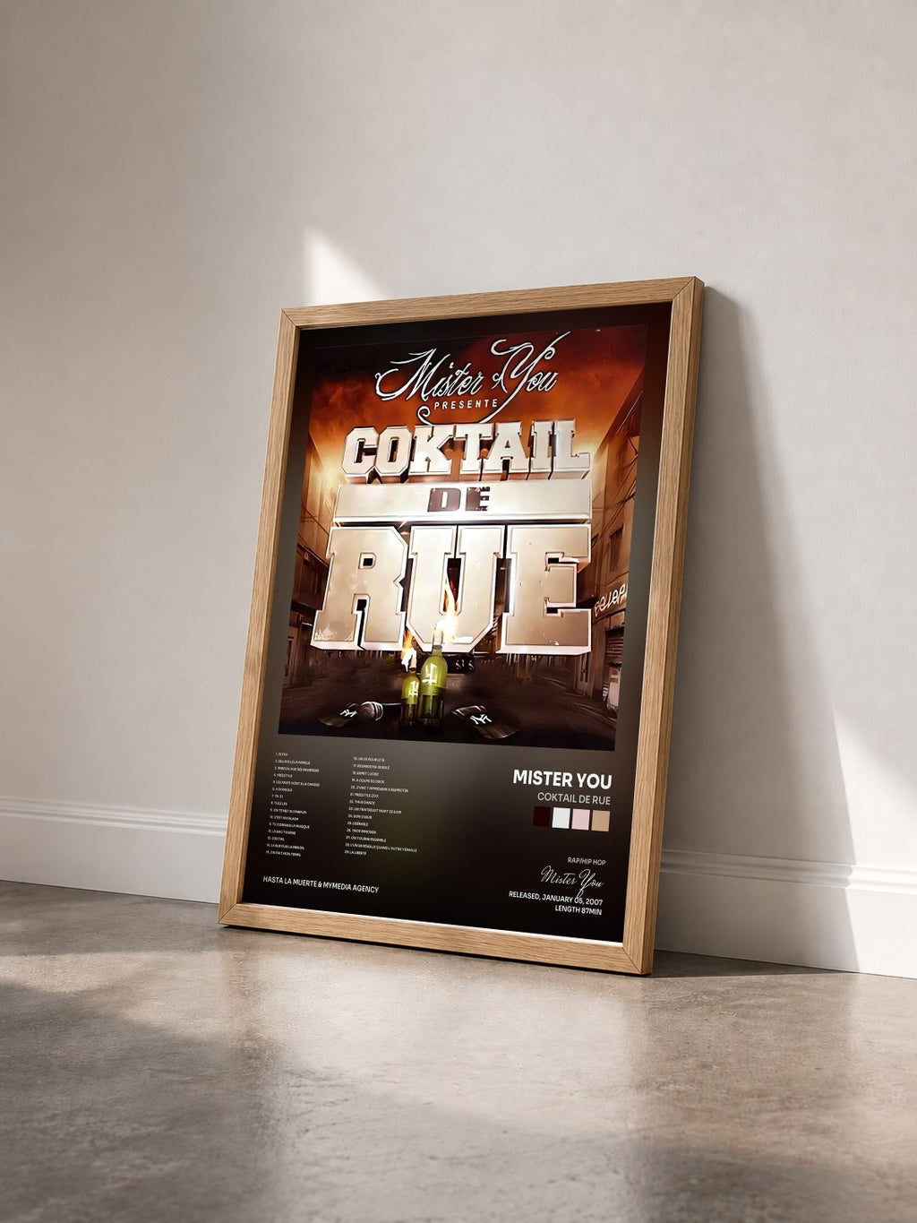 #bois Tableau de l'album Coktail De Rue de Mister You vu de trois quarts, cadre en bois brut