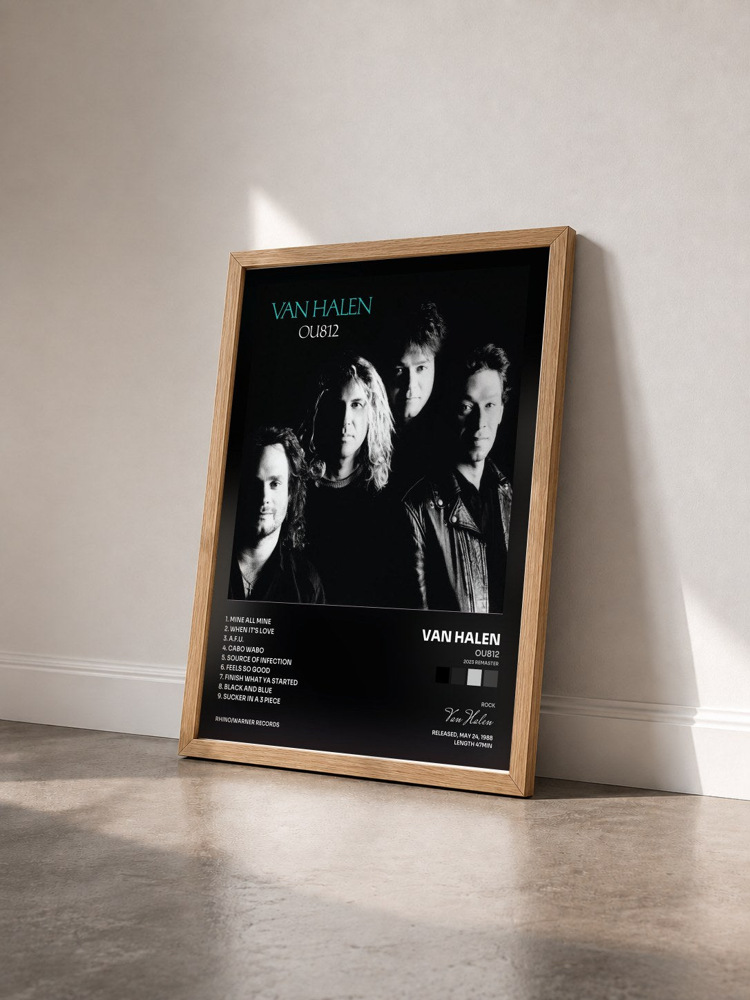 #bois Tableau de l'album OU812 (2023 Remaster) de Van Halen vu de trois quarts, cadre en bois brut