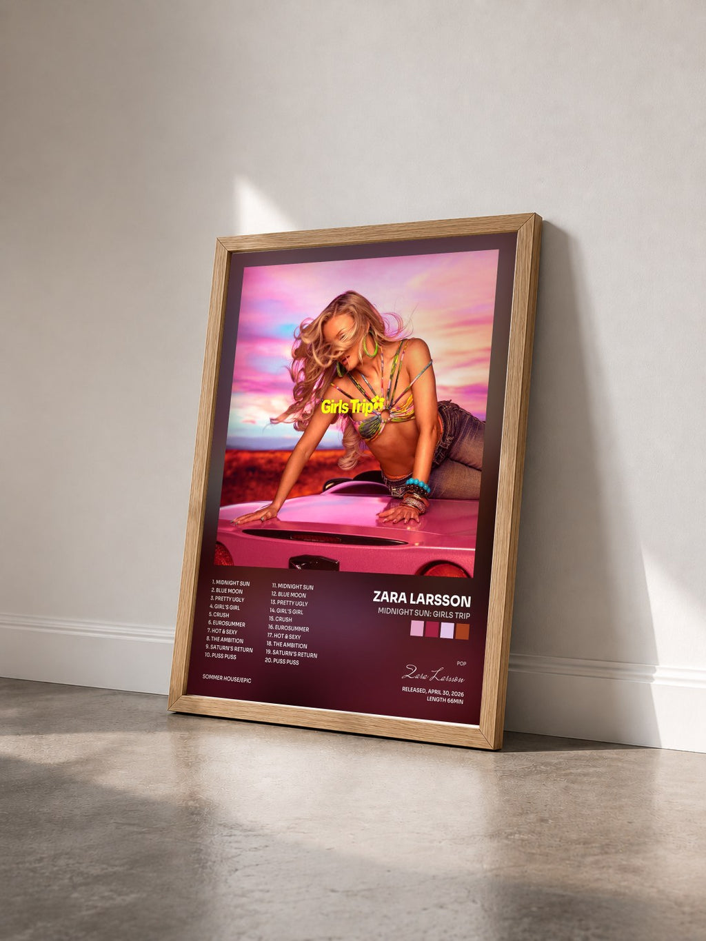 #bois Tableau de l'album Midnight Sun: Girls Trip de Zara Larsson vu de trois quarts, cadre en bois brut