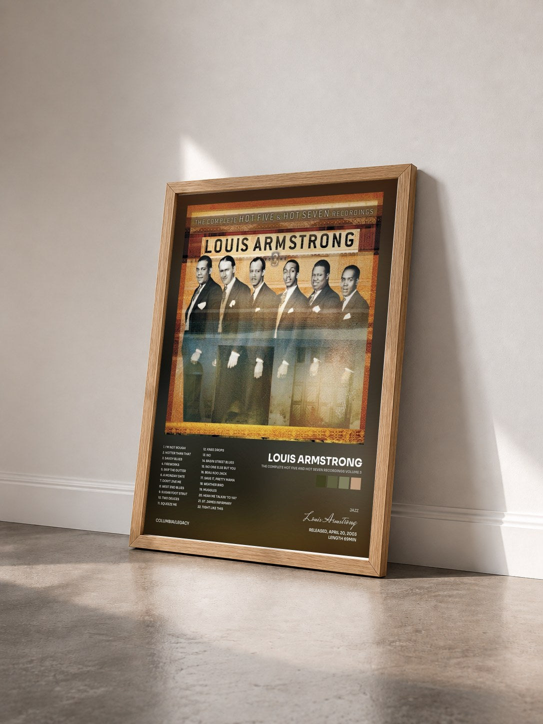 #bois Tableau de l'album The Complete Hot Five And Hot Seven Recordings Volume 3 de Louis Armstrong vu de trois quarts, cadre en bois brut