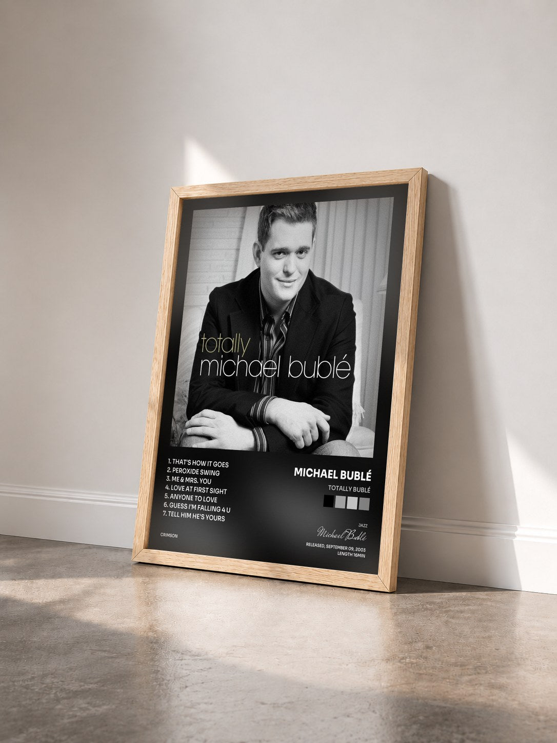#bois Tableau de l'album Totally Bublé de Michael Bublé vu de trois quarts, cadre en bois brut