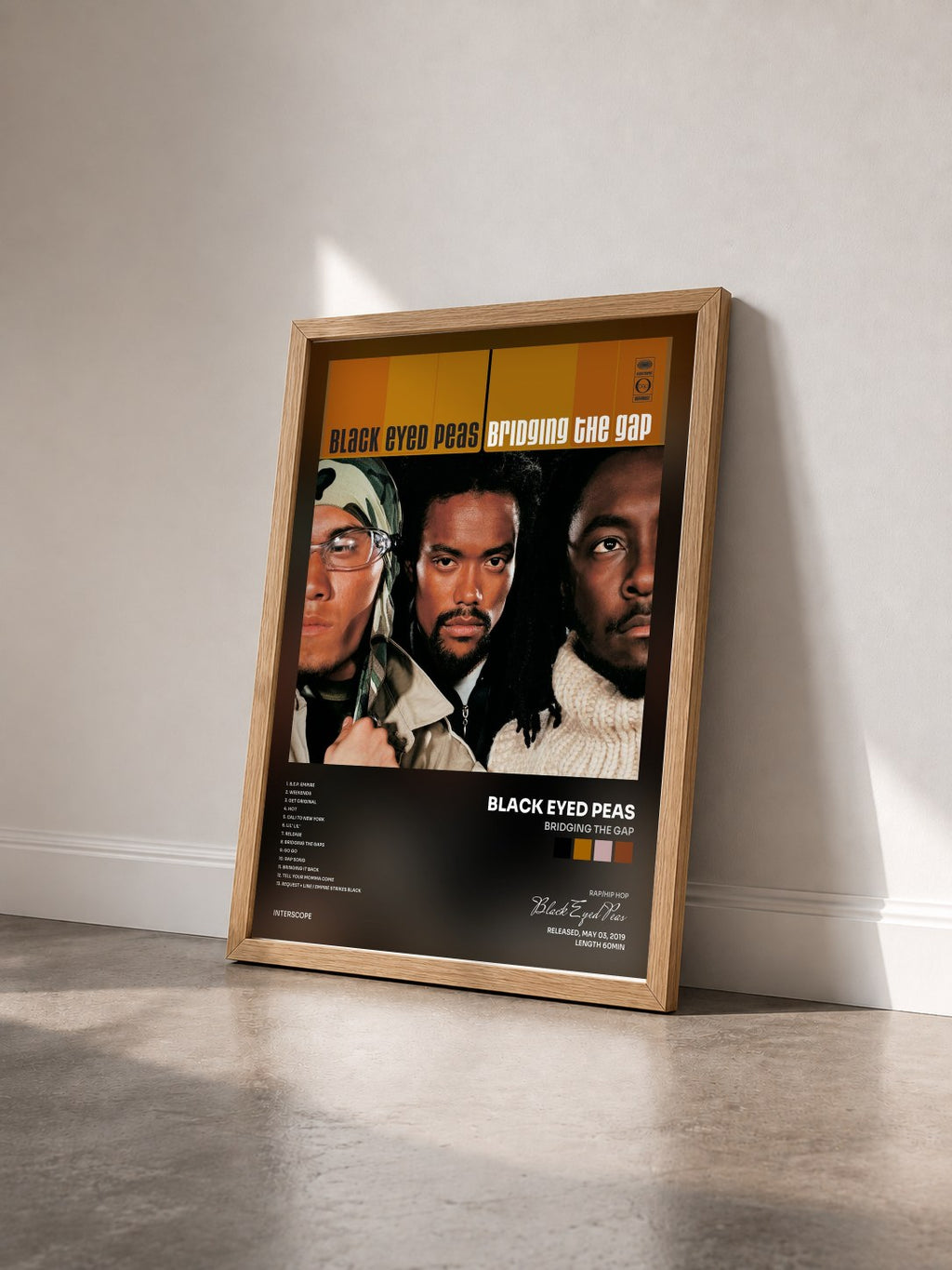 #bois Tableau de l'album Bridging The Gap de Black Eyed Peas vu de trois quarts, cadre en bois brut