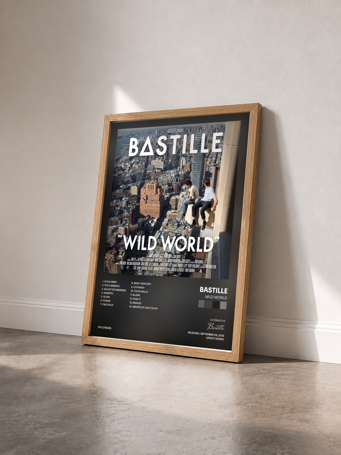 #bois Tableau de l'album Wild World de Bastille vu de trois quarts, cadre en bois brut