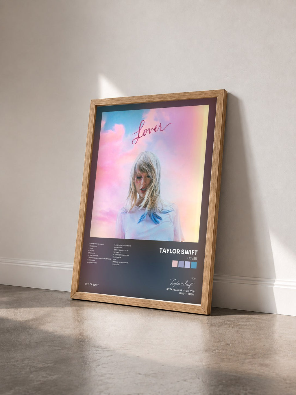 #bois Tableau de l'album Lover de Taylor Swift vu de trois quarts, cadre en bois brut