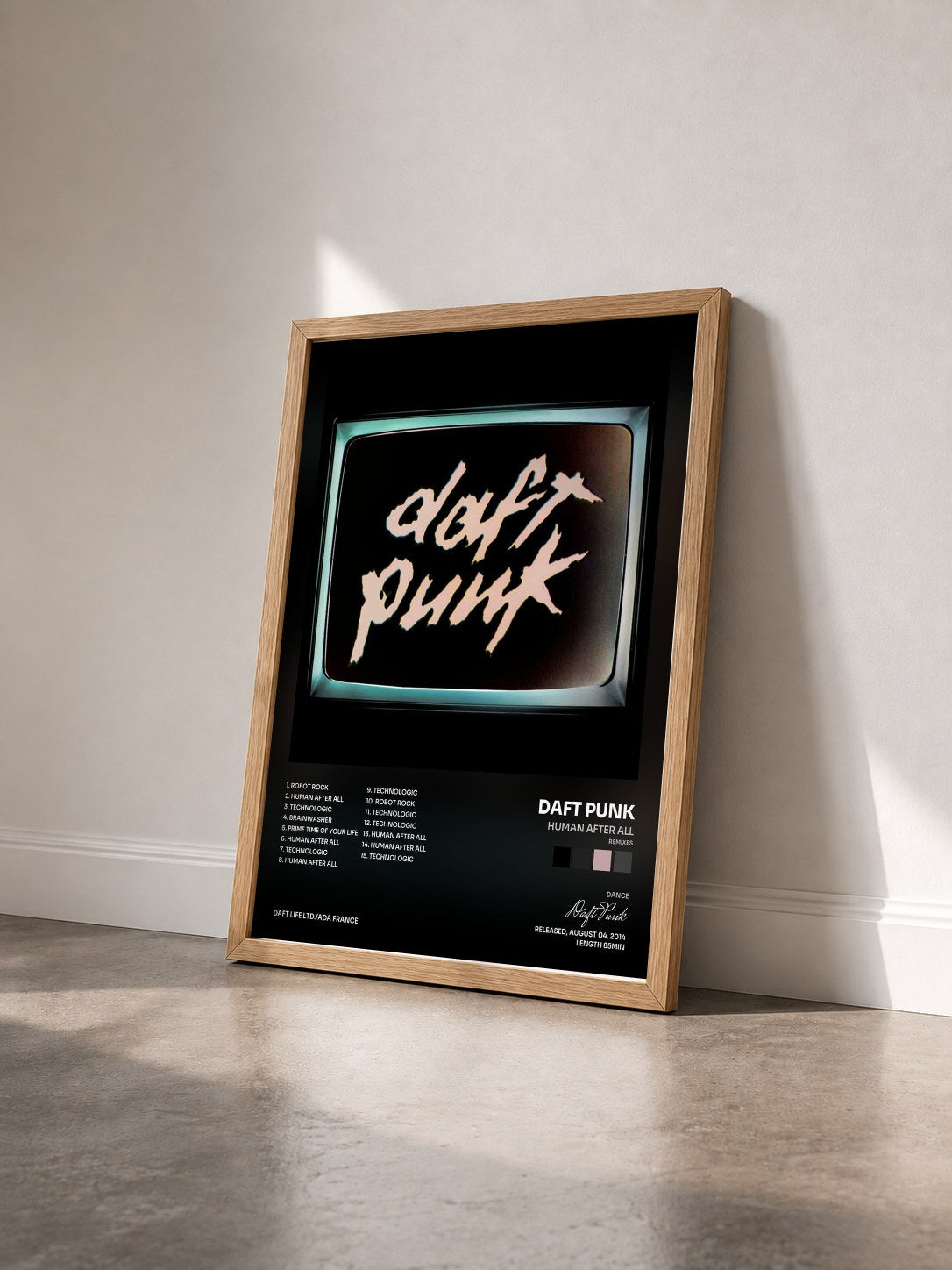 #bois Tableau de l'album Human After All (Remixes) de Daft Punk vu de trois quarts, cadre en bois brut