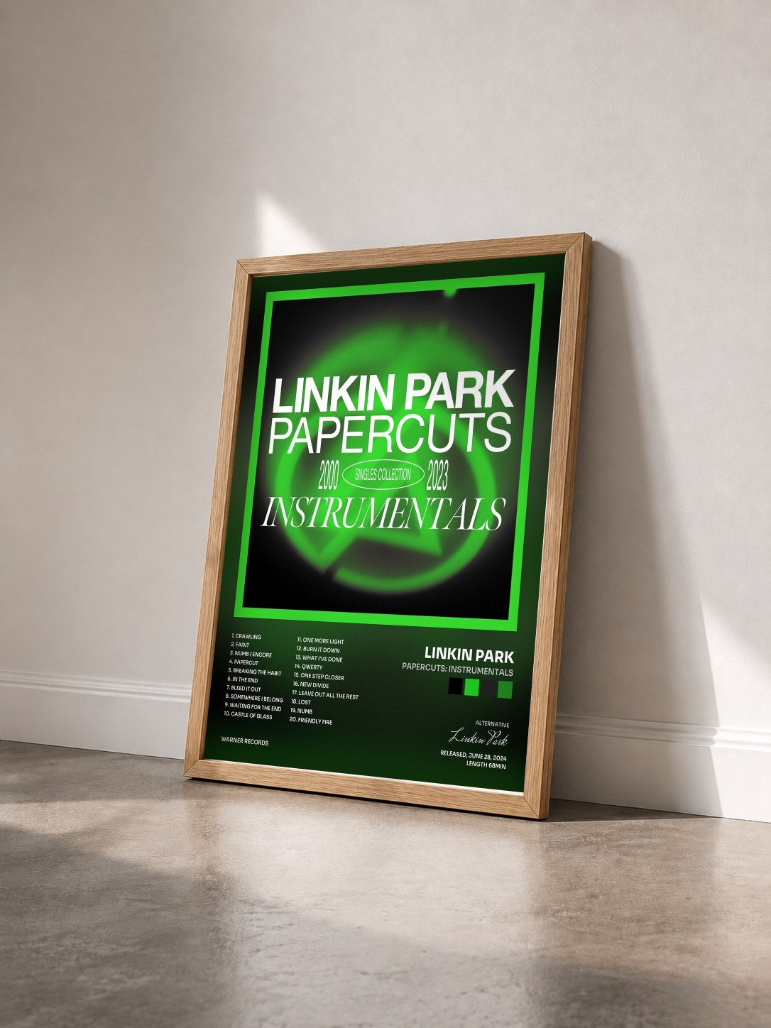 #bois Tableau de l'album Papercuts: Instrumentals de Linkin Park vu de trois quarts, cadre en bois brut