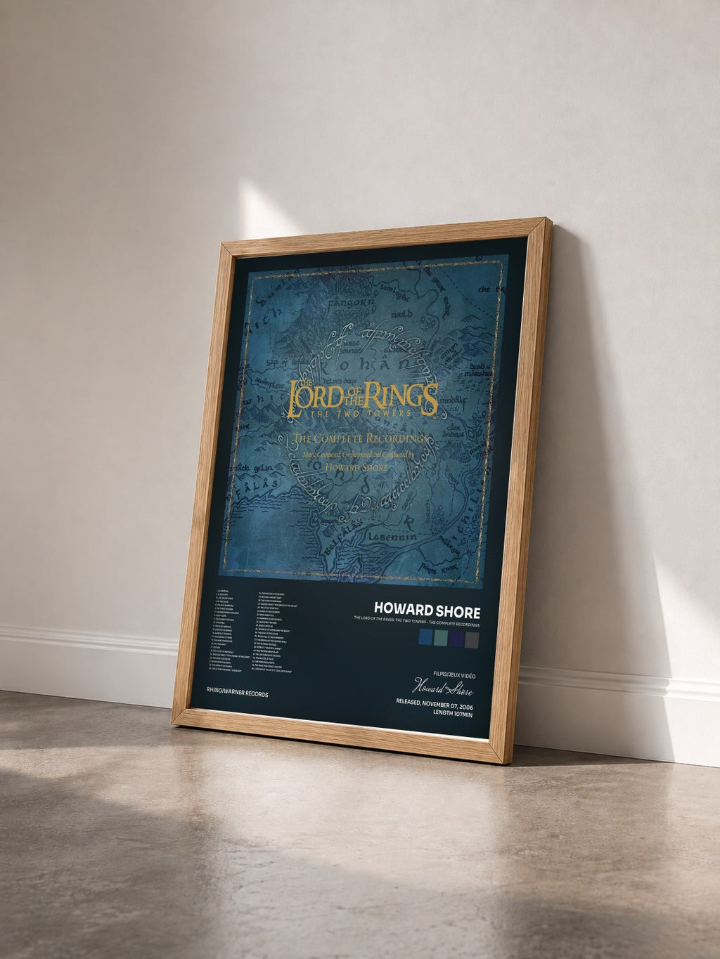 #bois Tableau de l'album The Lord of the Rings: The Two Towers - the Complete Recordings de Howard Shore vu de trois quarts, cadre en bois brut