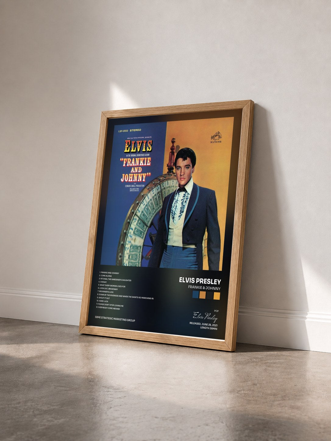 #bois Tableau de l'album Frankie & Johnny de Elvis Presley vu de trois quarts, cadre en bois brut