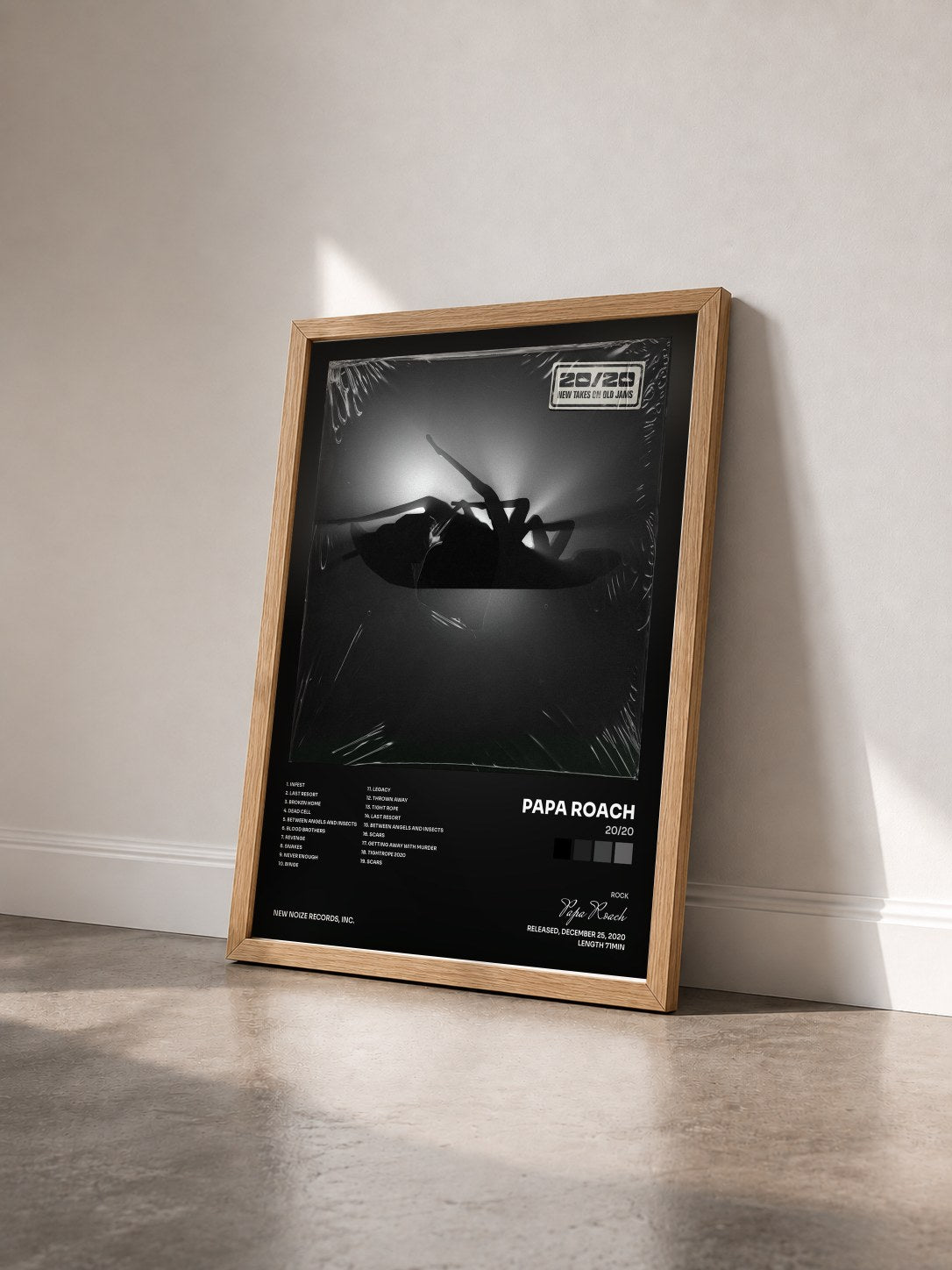 #bois Tableau de l'album 20/20 de Papa Roach vu de trois quarts, cadre en bois brut