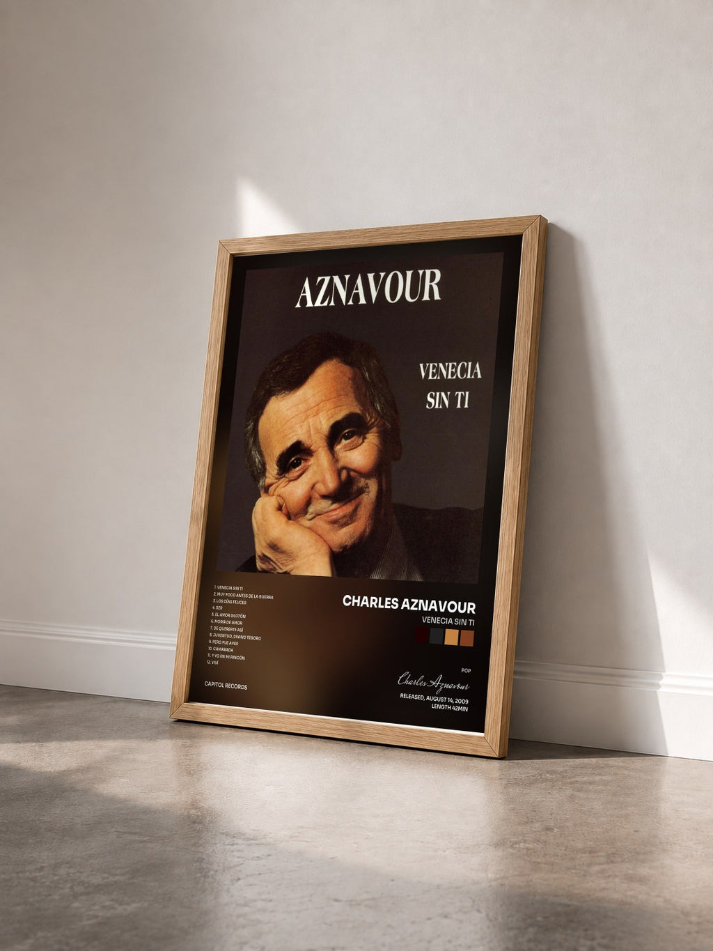 #bois Tableau de l'album Venecia Sin Ti de Charles Aznavour vu de trois quarts, cadre en bois brut