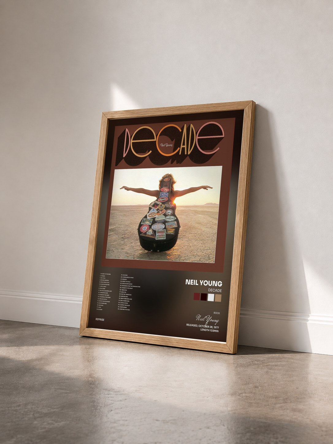 #bois Tableau de l'album Decade de Neil Young vu de trois quarts, cadre en bois brut