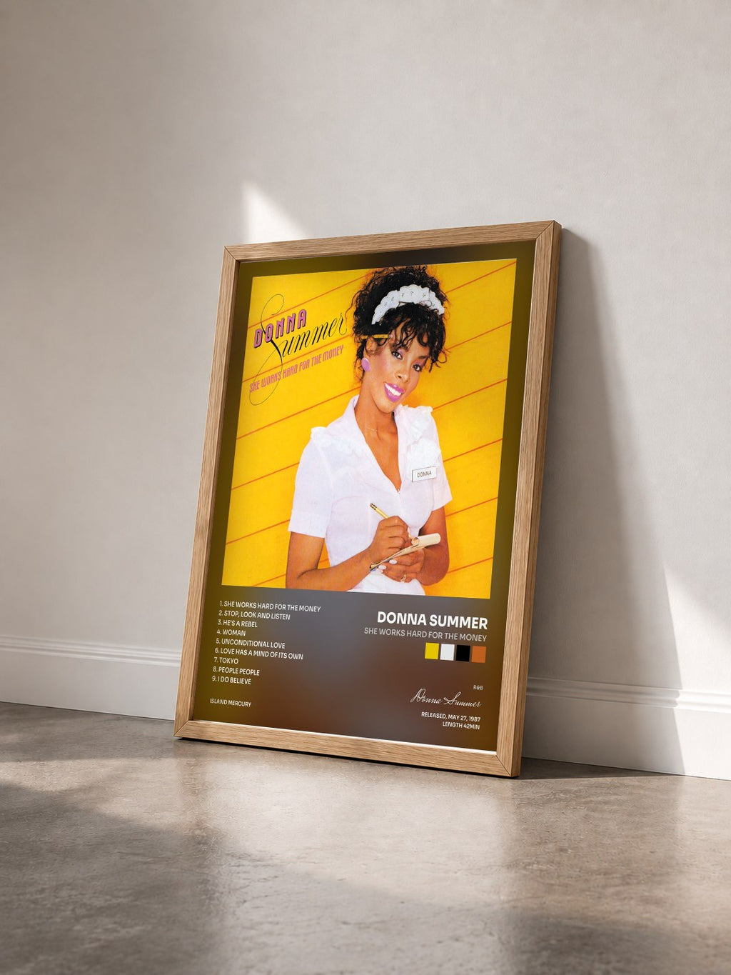 #bois Tableau de l'album She Works Hard For The Money de Donna Summer vu de trois quarts, cadre en bois brut