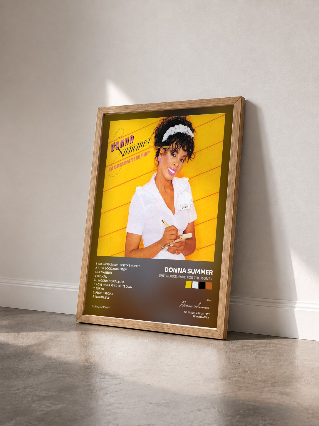 #bois Tableau de l'album She Works Hard For The Money de Donna Summer vu de trois quarts, cadre en bois brut