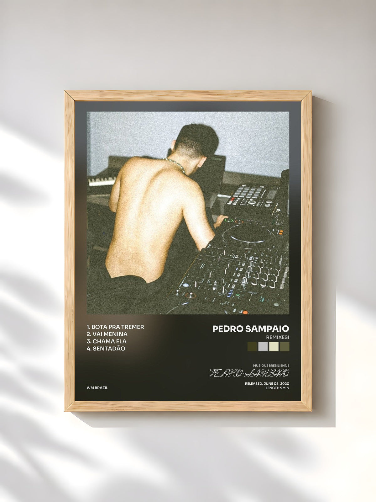 #bois Tableau de l'album REMIXES! de PEDRO SAMPAIO, cadre en bois brut, imprimé et encadré en France