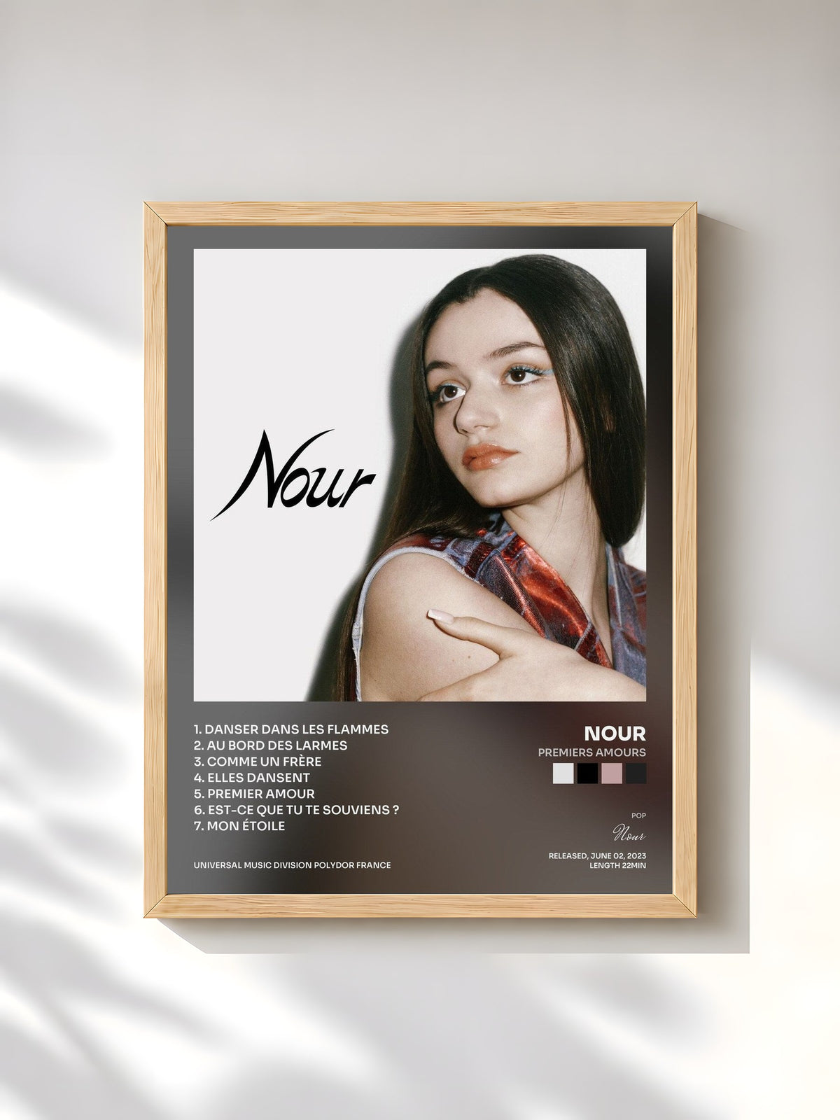 #bois Tableau de l'album Premiers amours de Nour, cadre en bois brut, imprimé et encadré en France