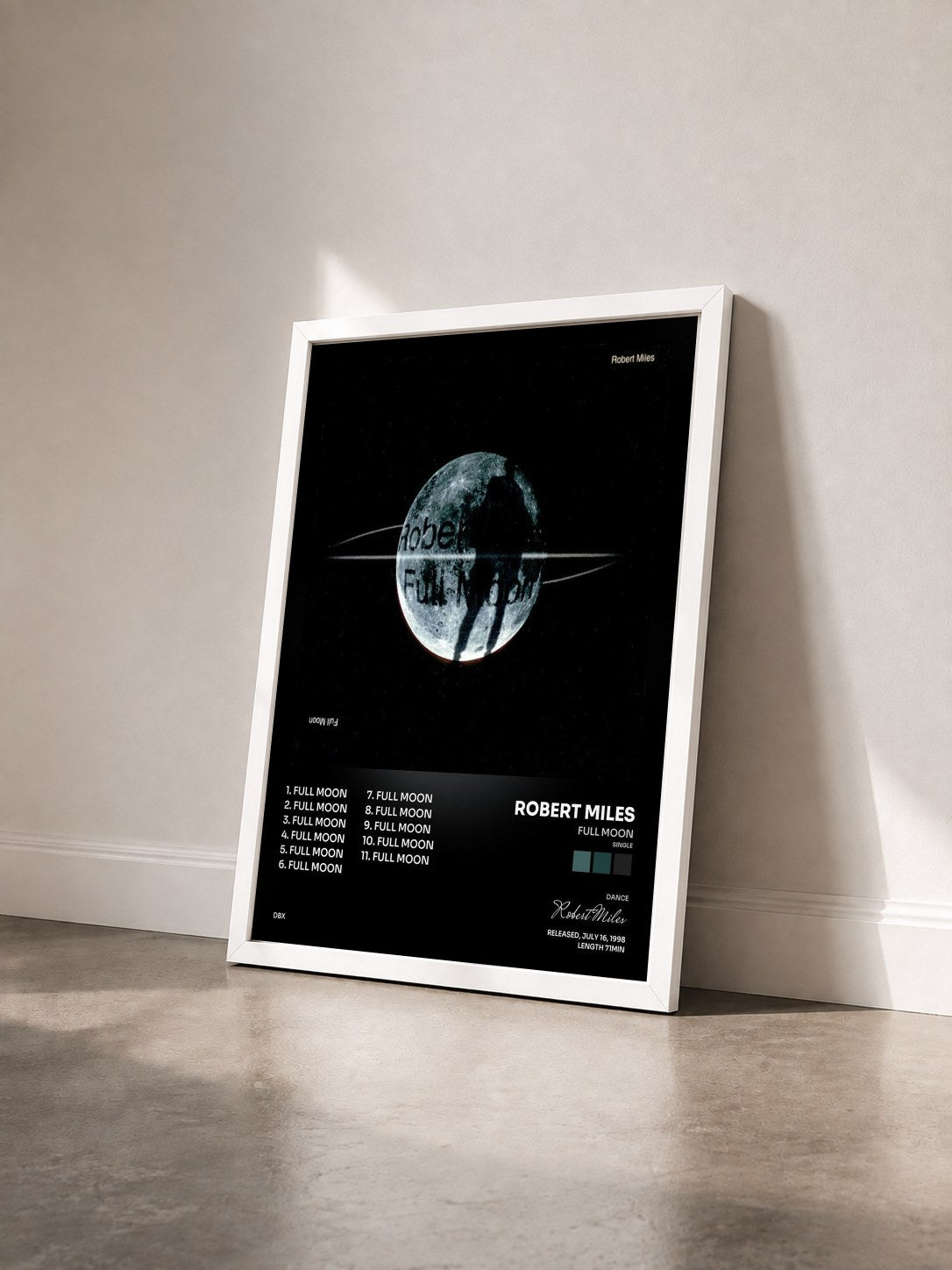 #blanc Tableau de l'album Full Moon (Single) de Robert Miles vu de trois quarts, cadre blanc