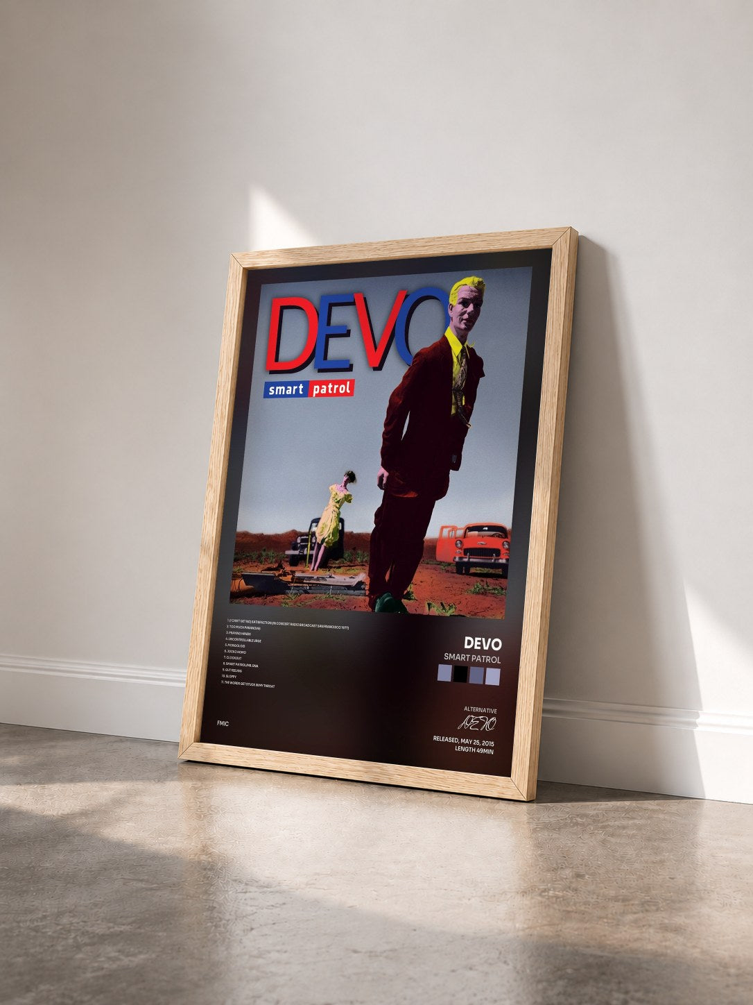 #bois Tableau de l'album Smart Patrol de DEVO vu de trois quarts, cadre en bois brut