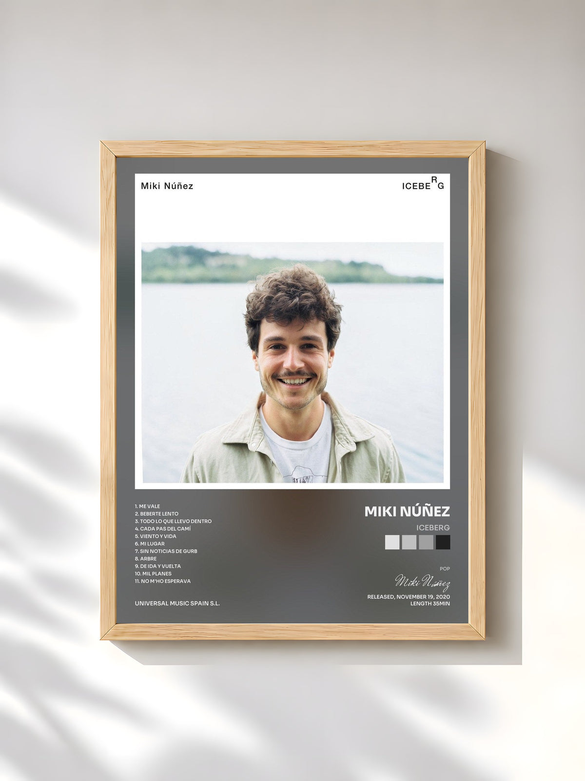 #bois Tableau de l'album Iceberg de Miki Núñez, cadre en bois brut, imprimé et encadré en France