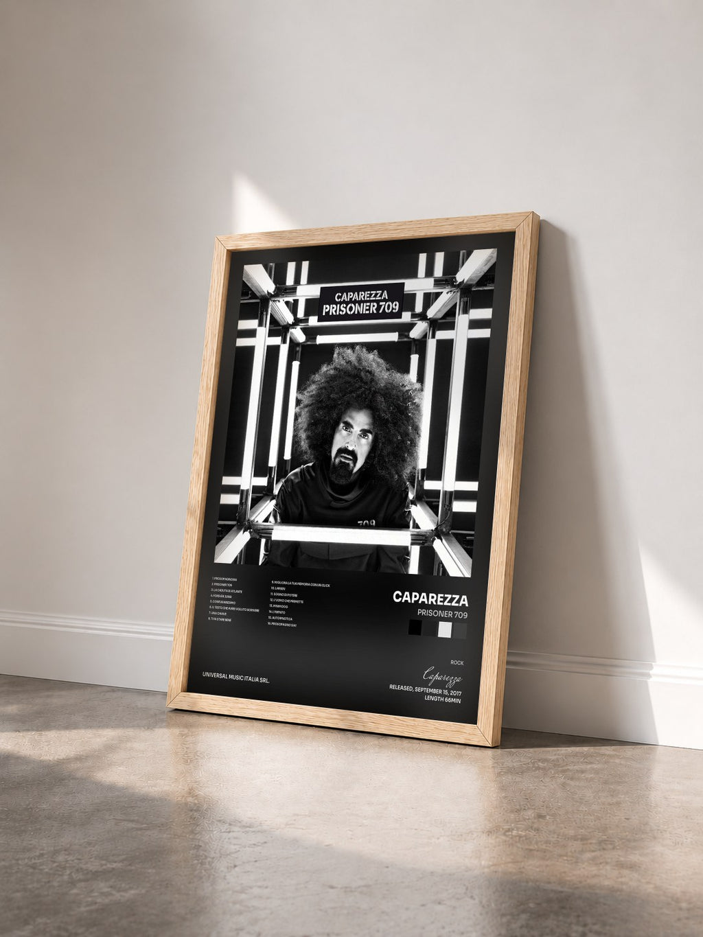 #bois Tableau de l'album Prisoner 709 de Caparezza vu de trois quarts, cadre en bois brut