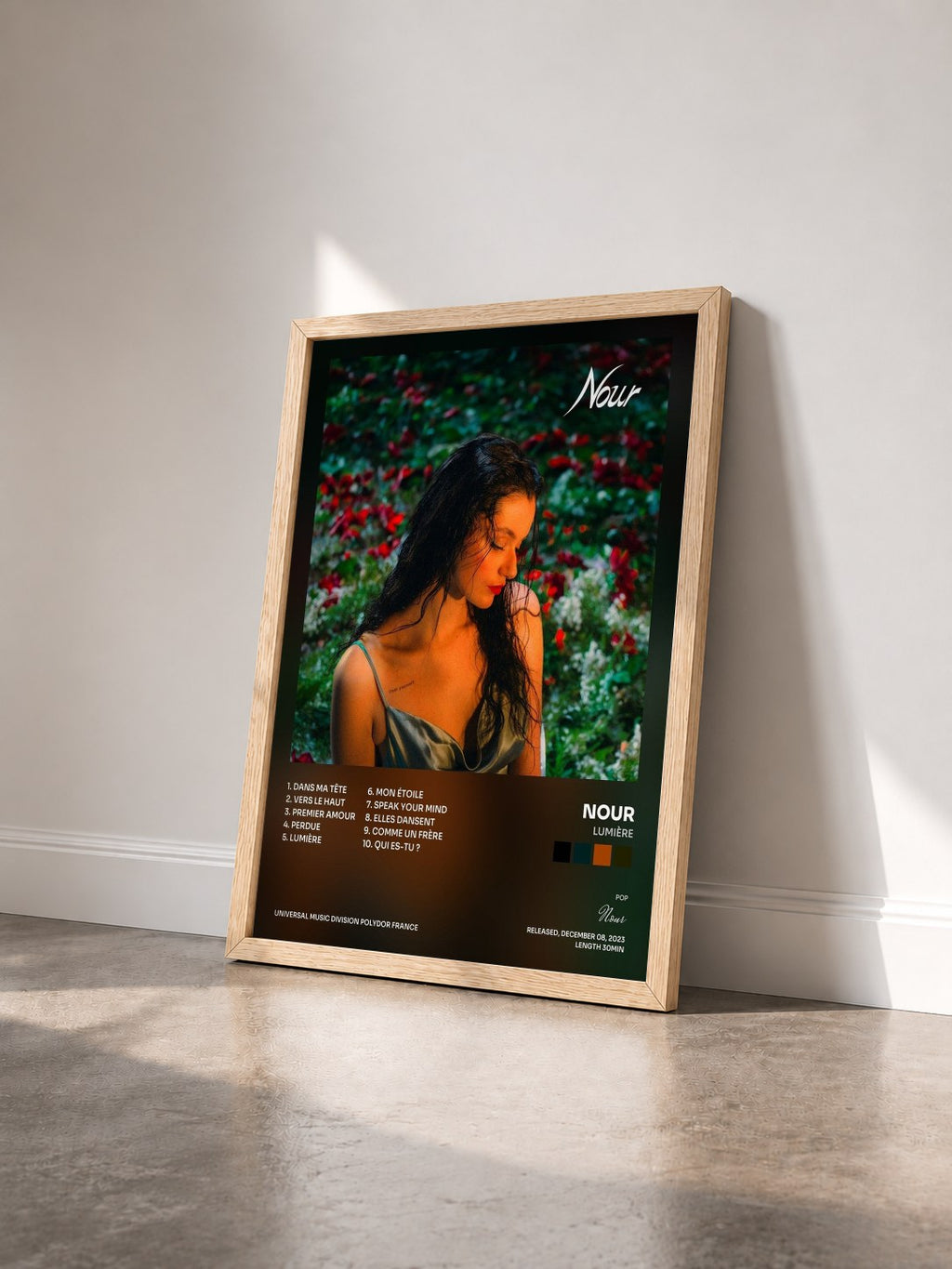 #bois Tableau de l'album Lumière de Nour vu de trois quarts, cadre en bois brut