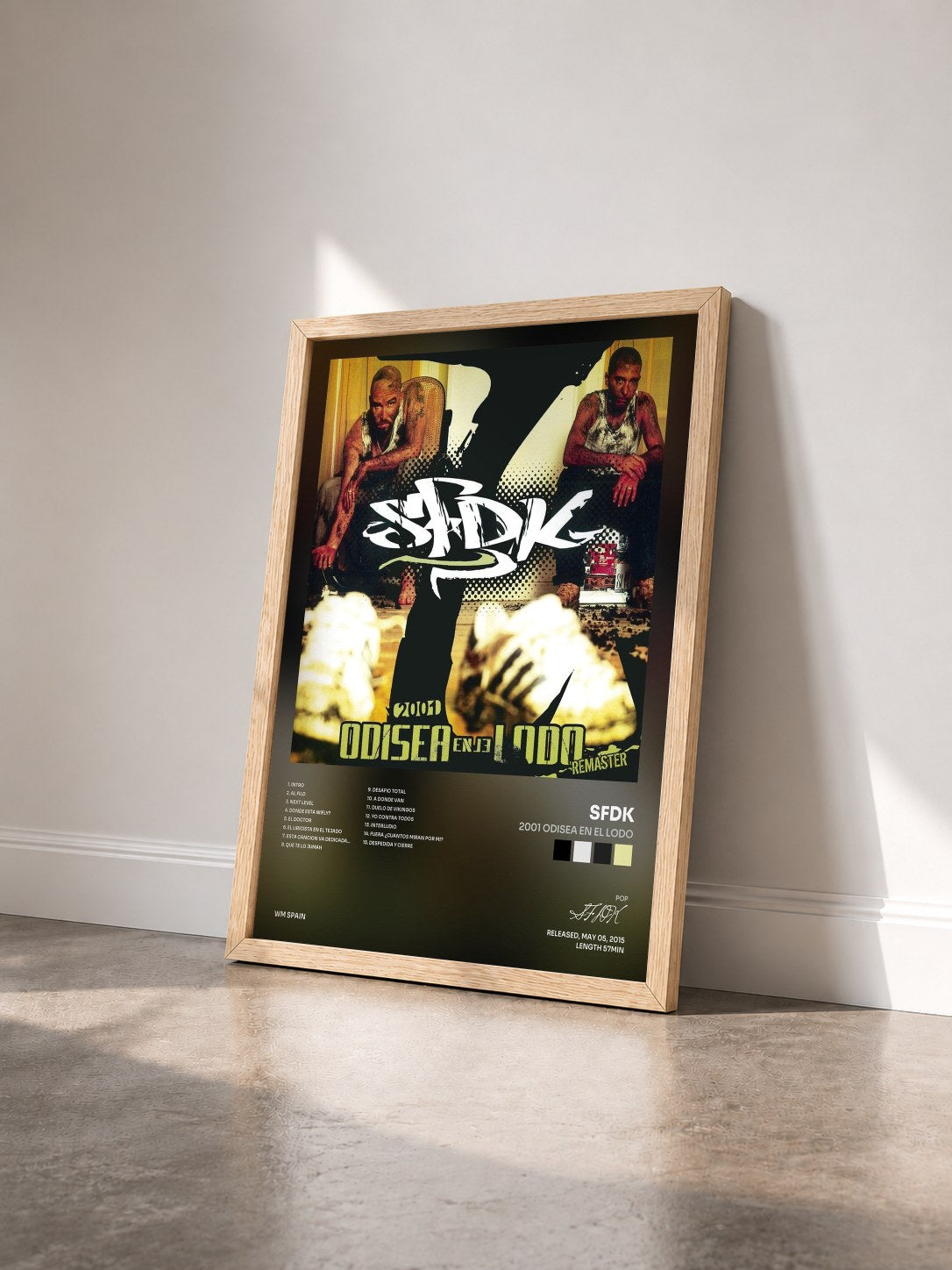 #bois Tableau de l'album 2001 Odisea en el lodo de SFDK vu de trois quarts, cadre en bois brut