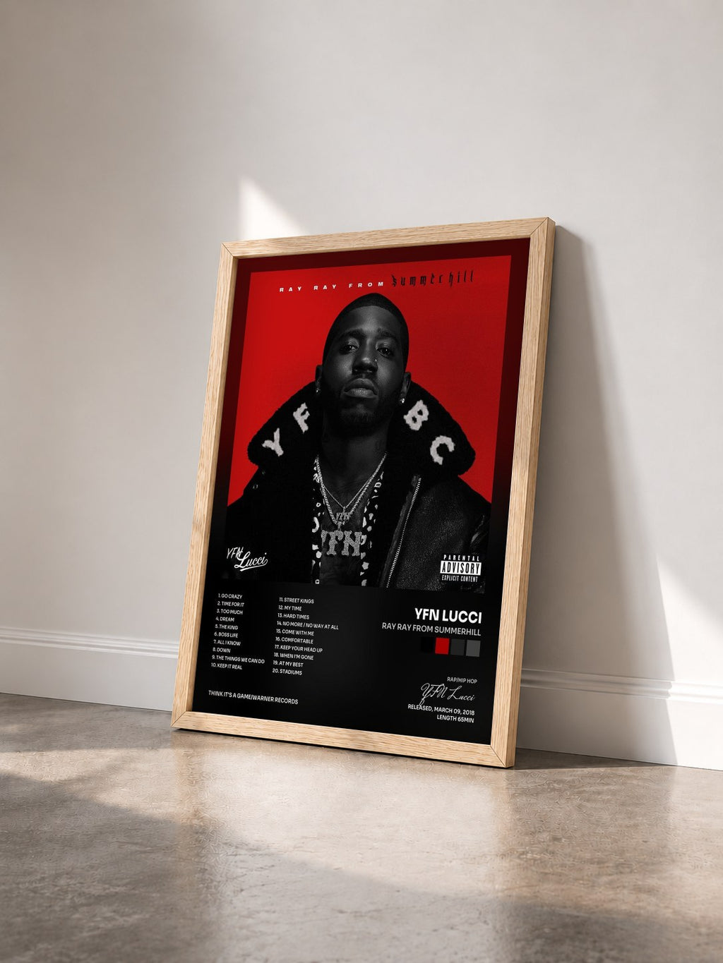 #bois Tableau de l'album Ray Ray from Summerhill de YFN Lucci vu de trois quarts, cadre en bois brut