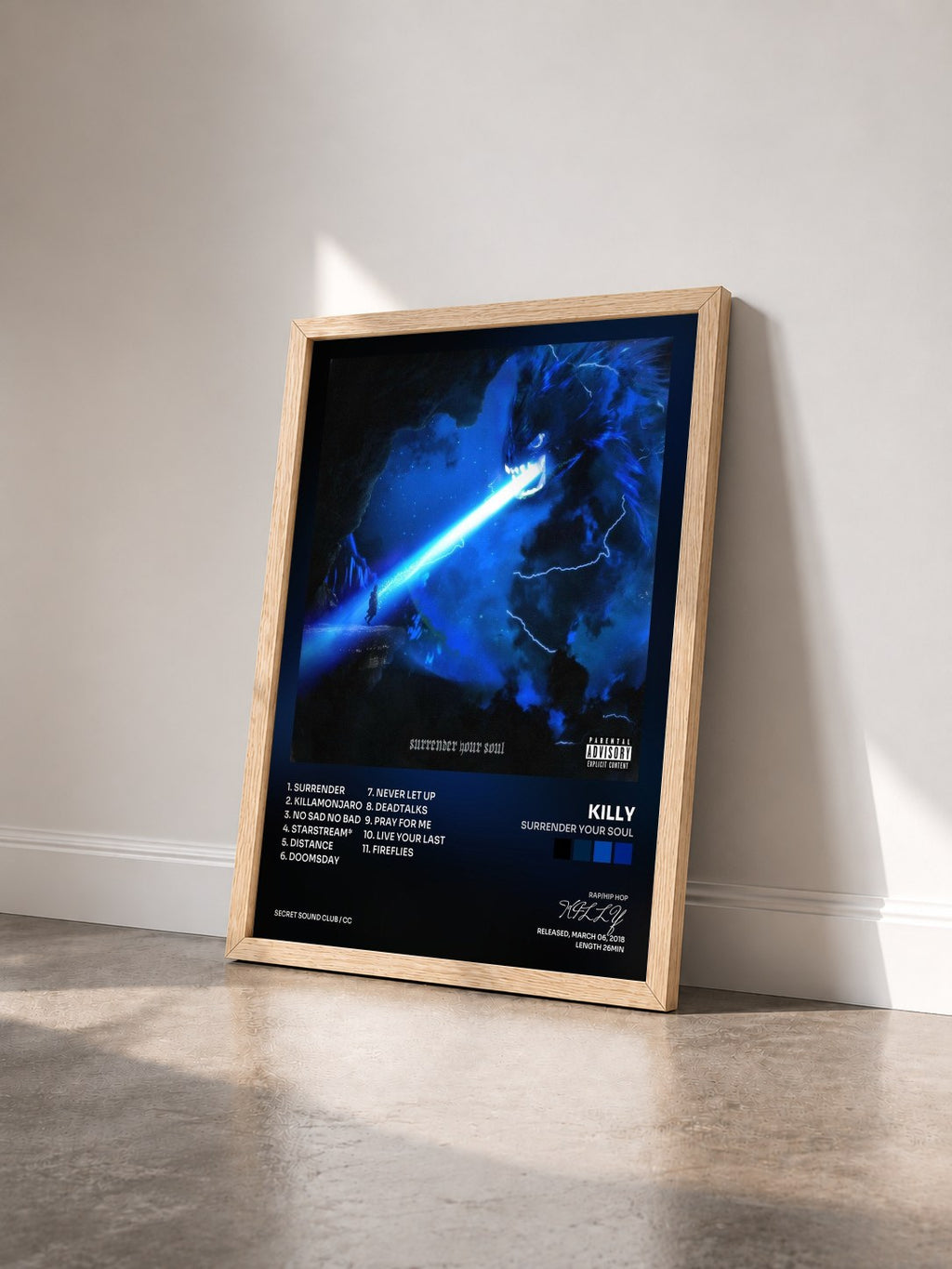 #bois Tableau de l'album Surrender Your Soul de KILLY vu de trois quarts, cadre en bois brut