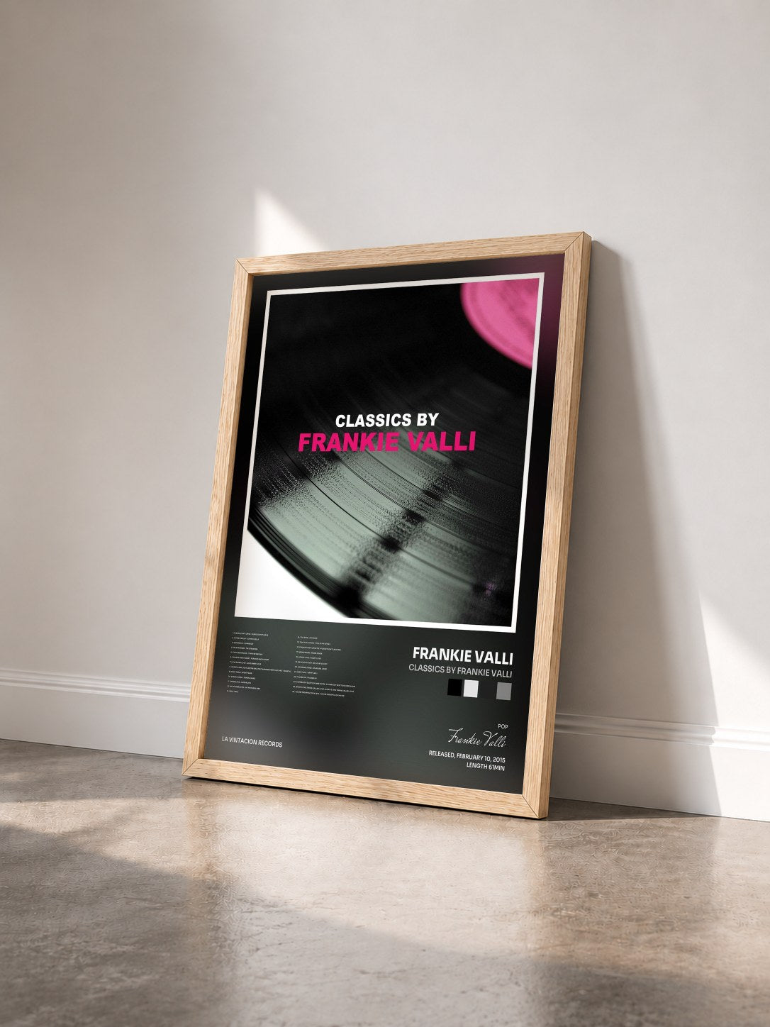 #bois Tableau de l'album Classics by Frankie Valli de Frankie Valli vu de trois quarts, cadre en bois brut