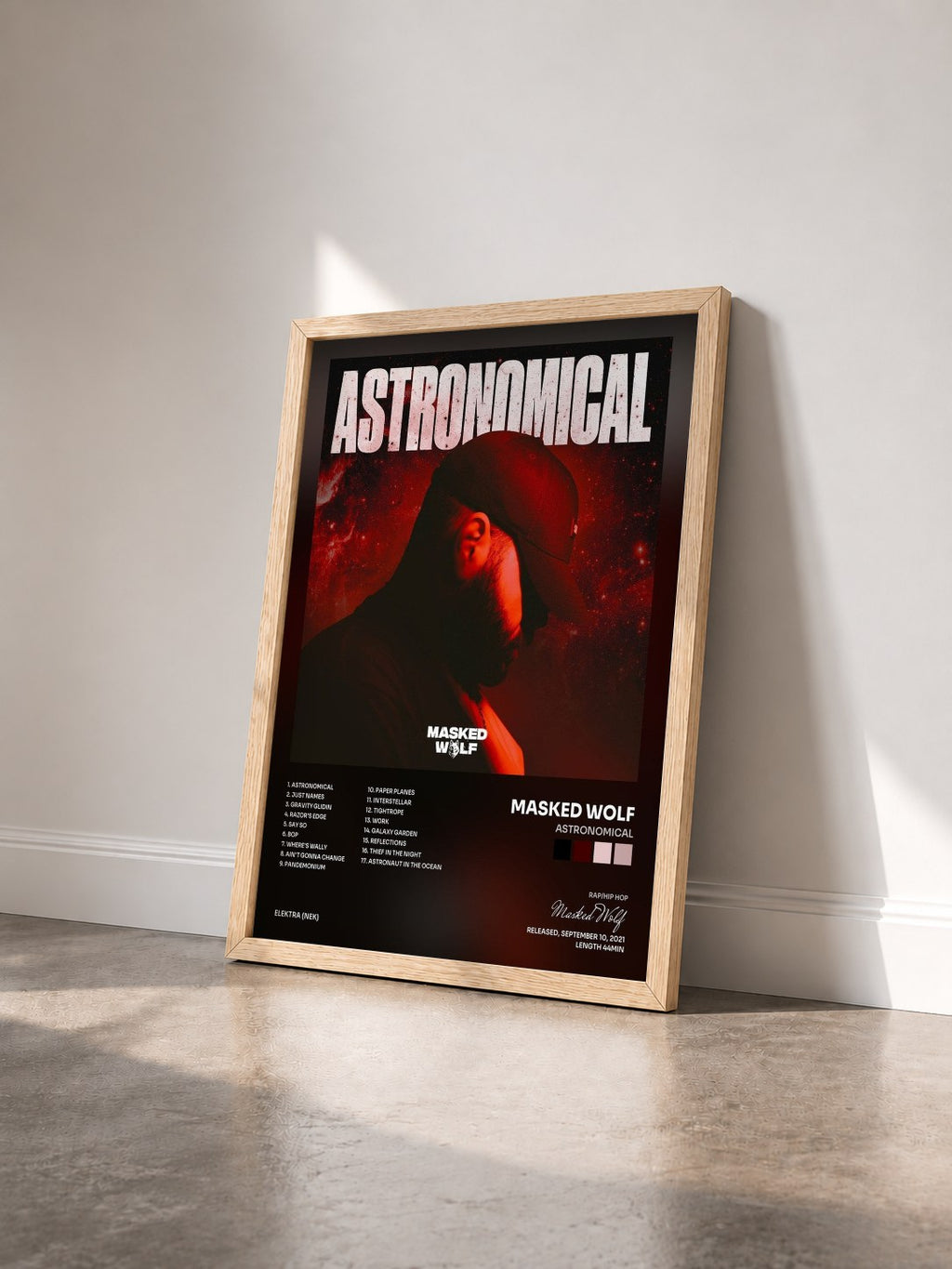 #bois Tableau de l'album Astronomical de Masked Wolf vu de trois quarts, cadre en bois brut