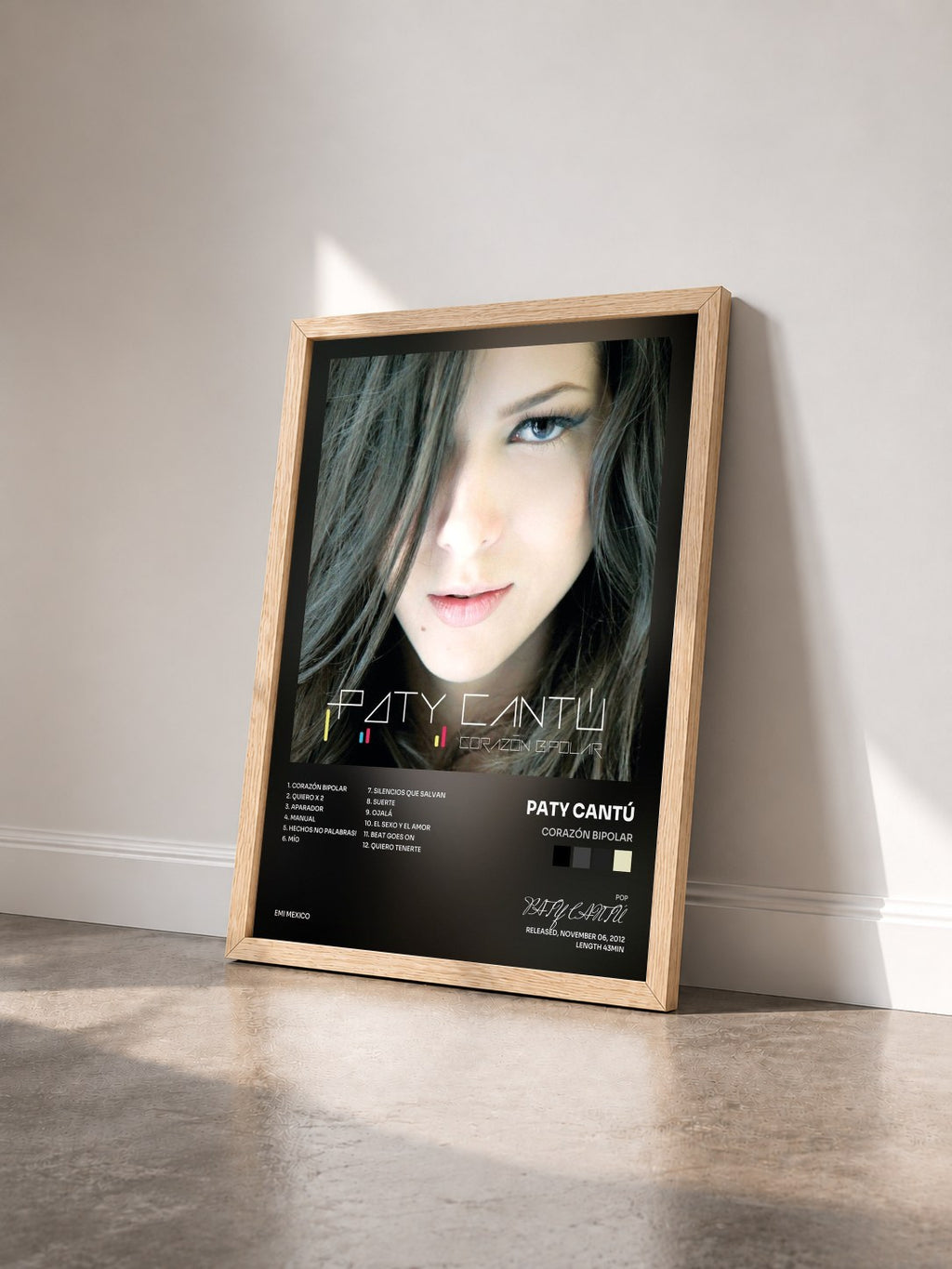 #bois Tableau de l'album Corazón Bipolar de PATY CANTÚ vu de trois quarts, cadre en bois brut