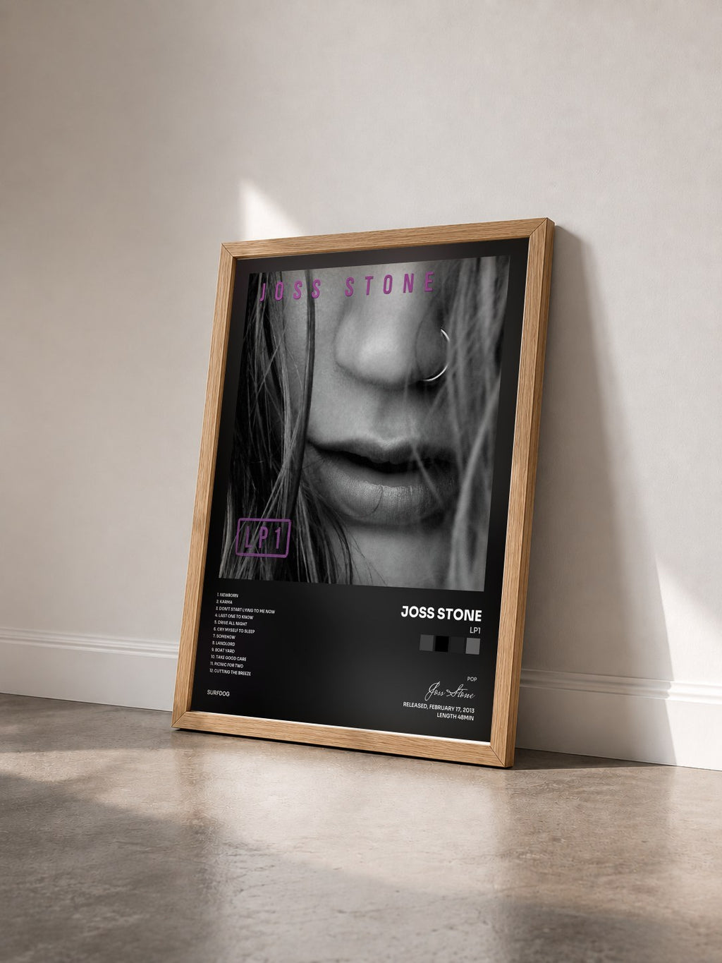 #bois Tableau de l'album LP1 de Joss Stone vu de trois quarts, cadre en bois brut
