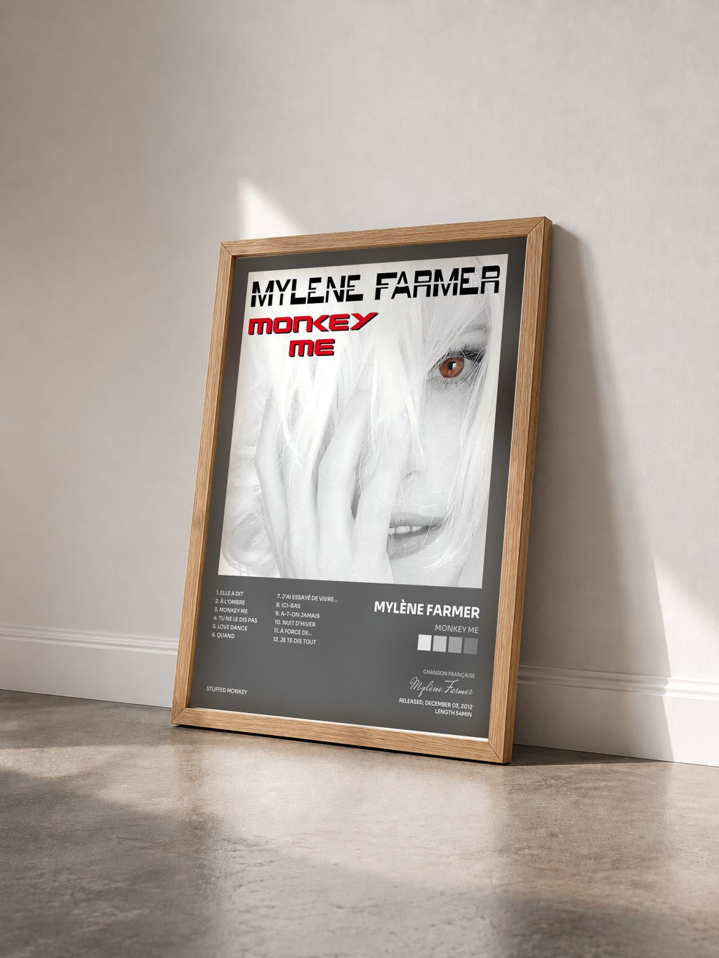 #bois Tableau de l'album Monkey Me de Mylène Farmer vu de trois quarts, cadre en bois brut