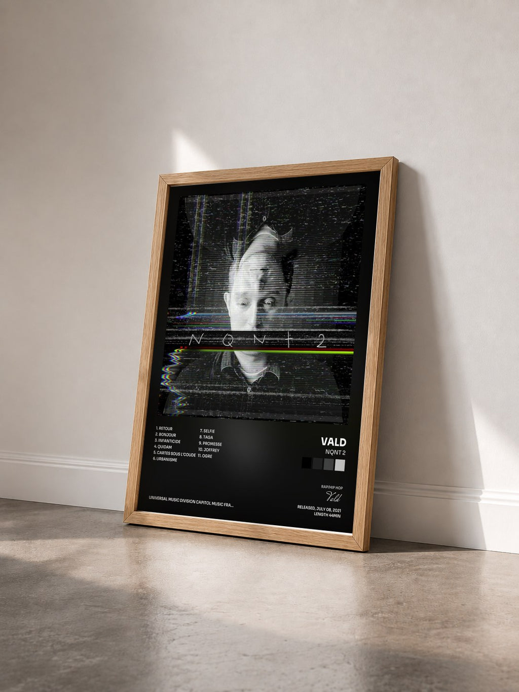 #bois Tableau de l'album NQNT 2 de Vald vu de trois quarts, cadre en bois brut