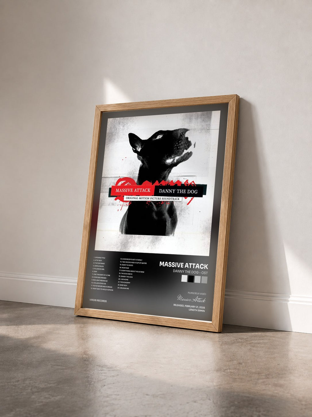 #bois Tableau de l'album Danny The Dog - OST de Massive Attack vu de trois quarts, cadre en bois brut