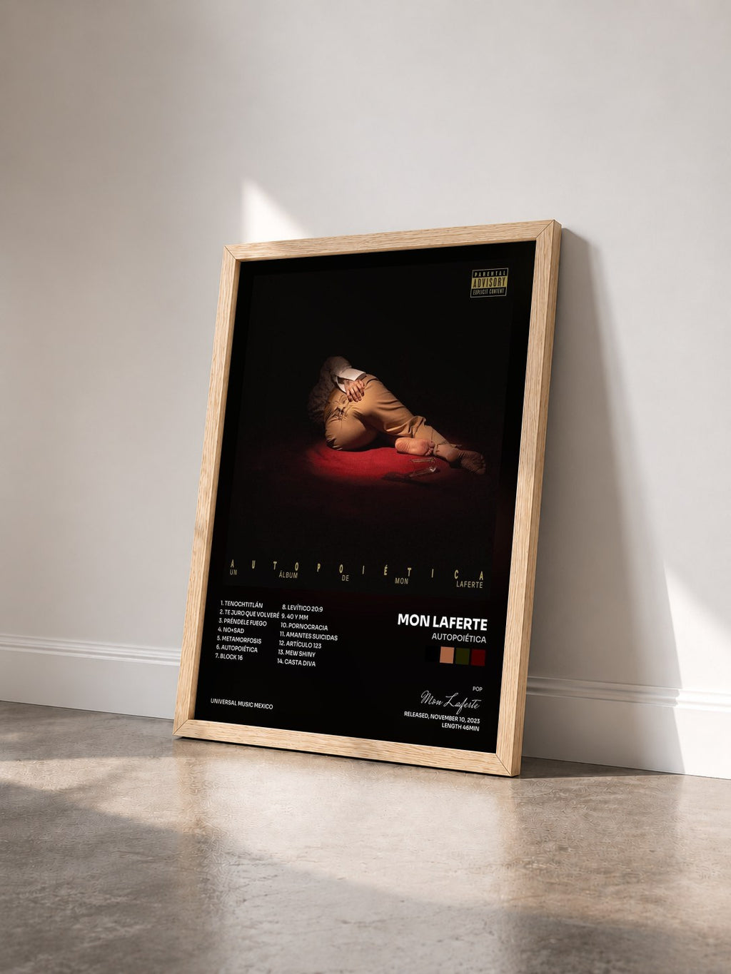 #bois Tableau de l'album Autopoiética de Mon Laferte vu de trois quarts, cadre en bois brut