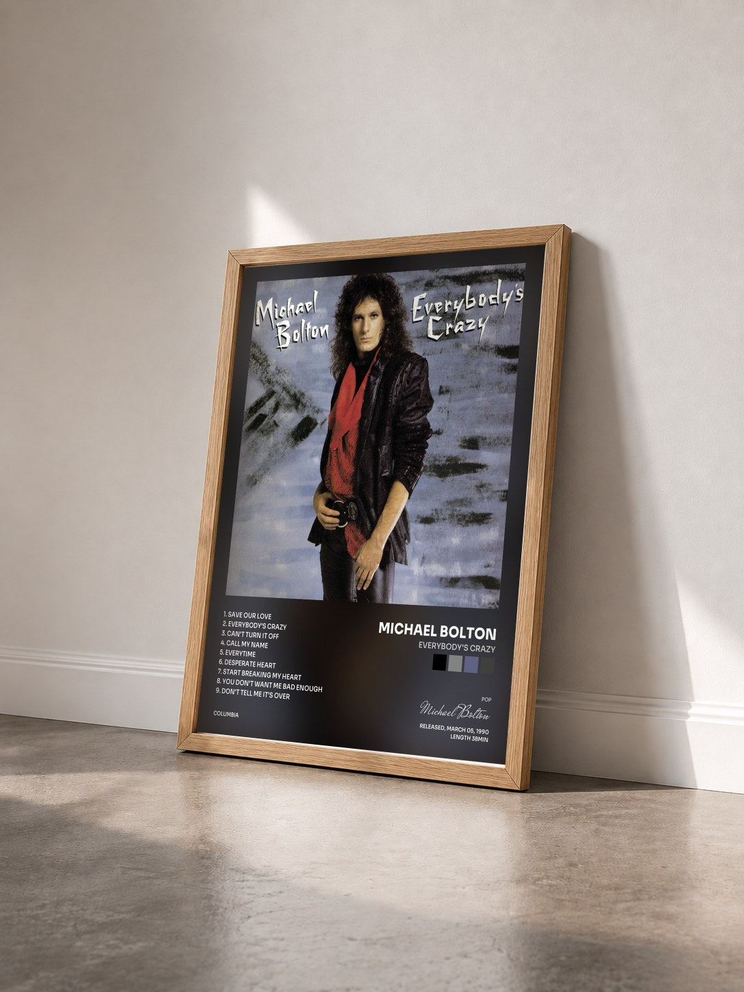 #bois Tableau de l'album Everybody's Crazy de Michael Bolton vu de trois quarts, cadre en bois brut