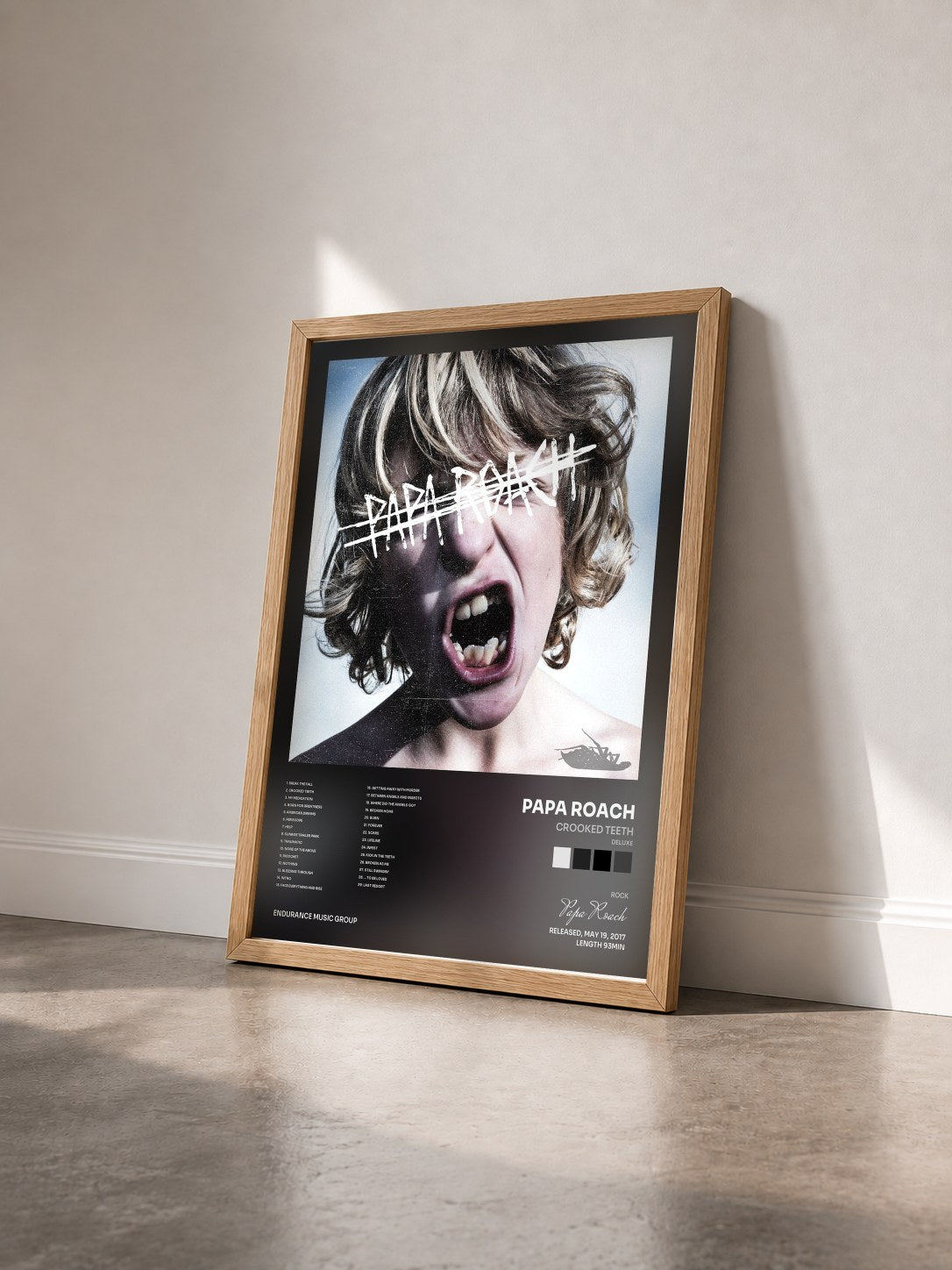 #bois Tableau de l'album Crooked Teeth (Deluxe) de Papa Roach vu de trois quarts, cadre en bois brut
