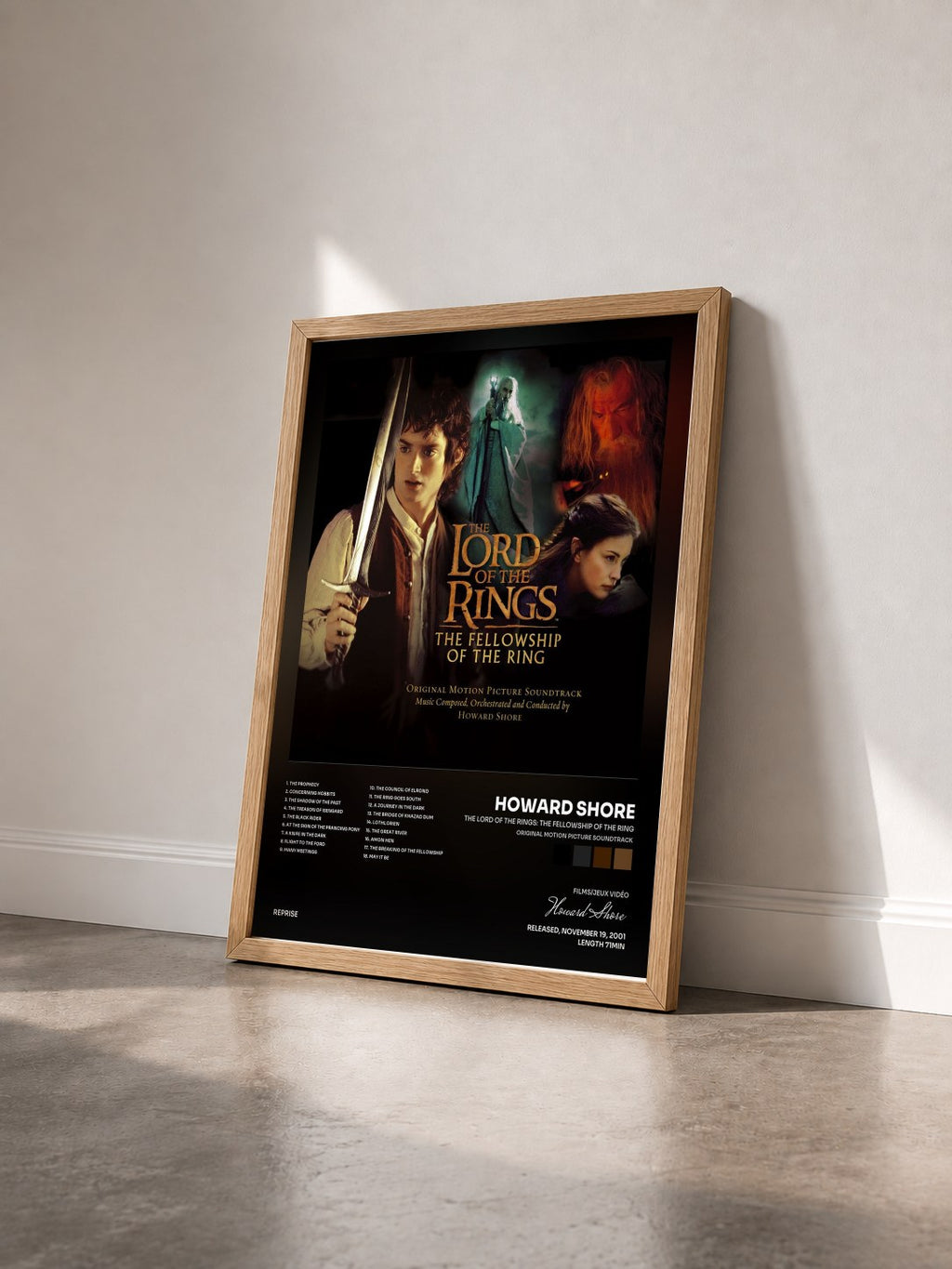 #bois Tableau de l'album The Lord of the Rings: The Fellowship of the Ring (Original Motion Picture Soundtrack) de Howard Shore vu de trois quarts, cadre en bois brut