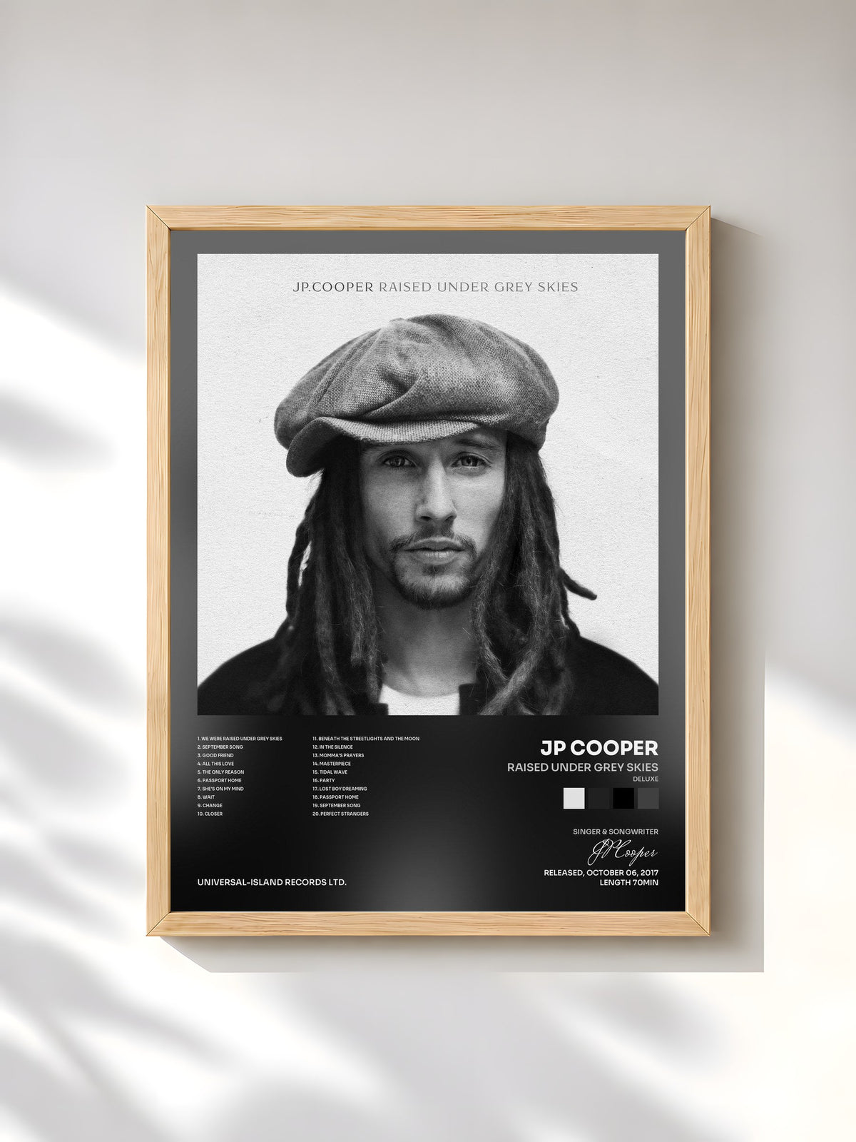 #bois Tableau de l'album Raised Under Grey Skies (Deluxe) de JP Cooper, cadre en bois brut, imprimé et encadré en France