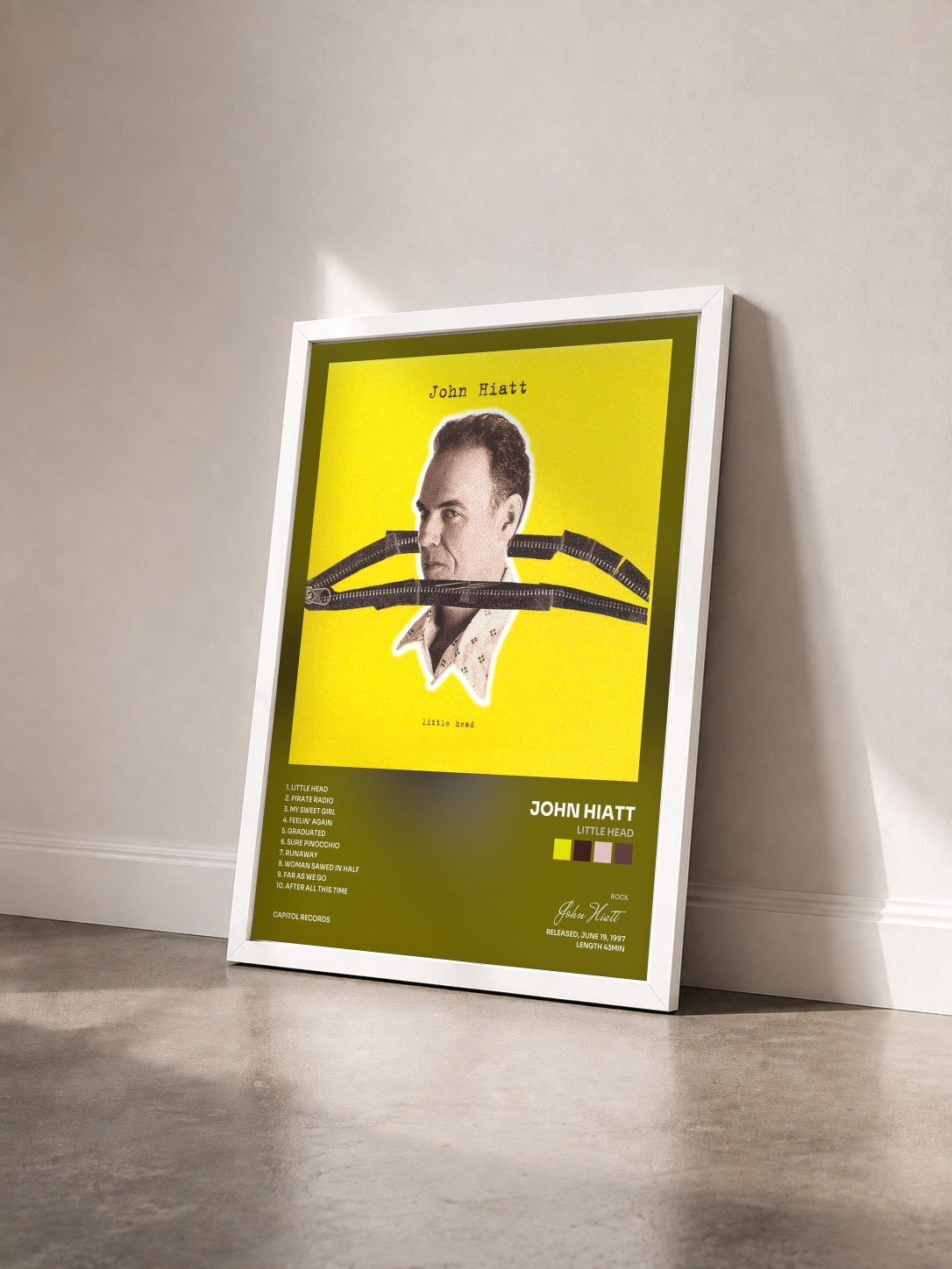 #blanc Tableau de l'album Little Head de John Hiatt vu de trois quarts, cadre blanc