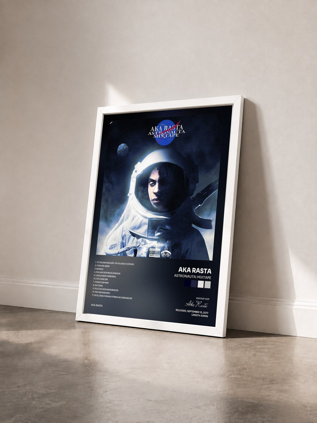 #blanc Tableau de l'album Astronauta: Mixtape de Aka Rasta vu de trois quarts, cadre blanc