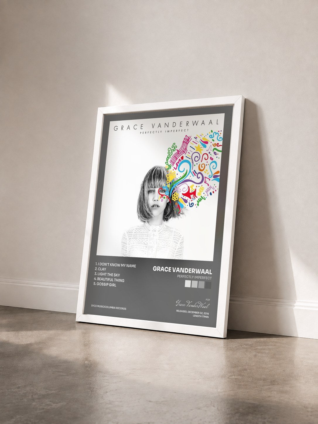 #blanc Tableau de l'album Perfectly Imperfect de Grace VanderWaal vu de trois quarts, cadre blanc