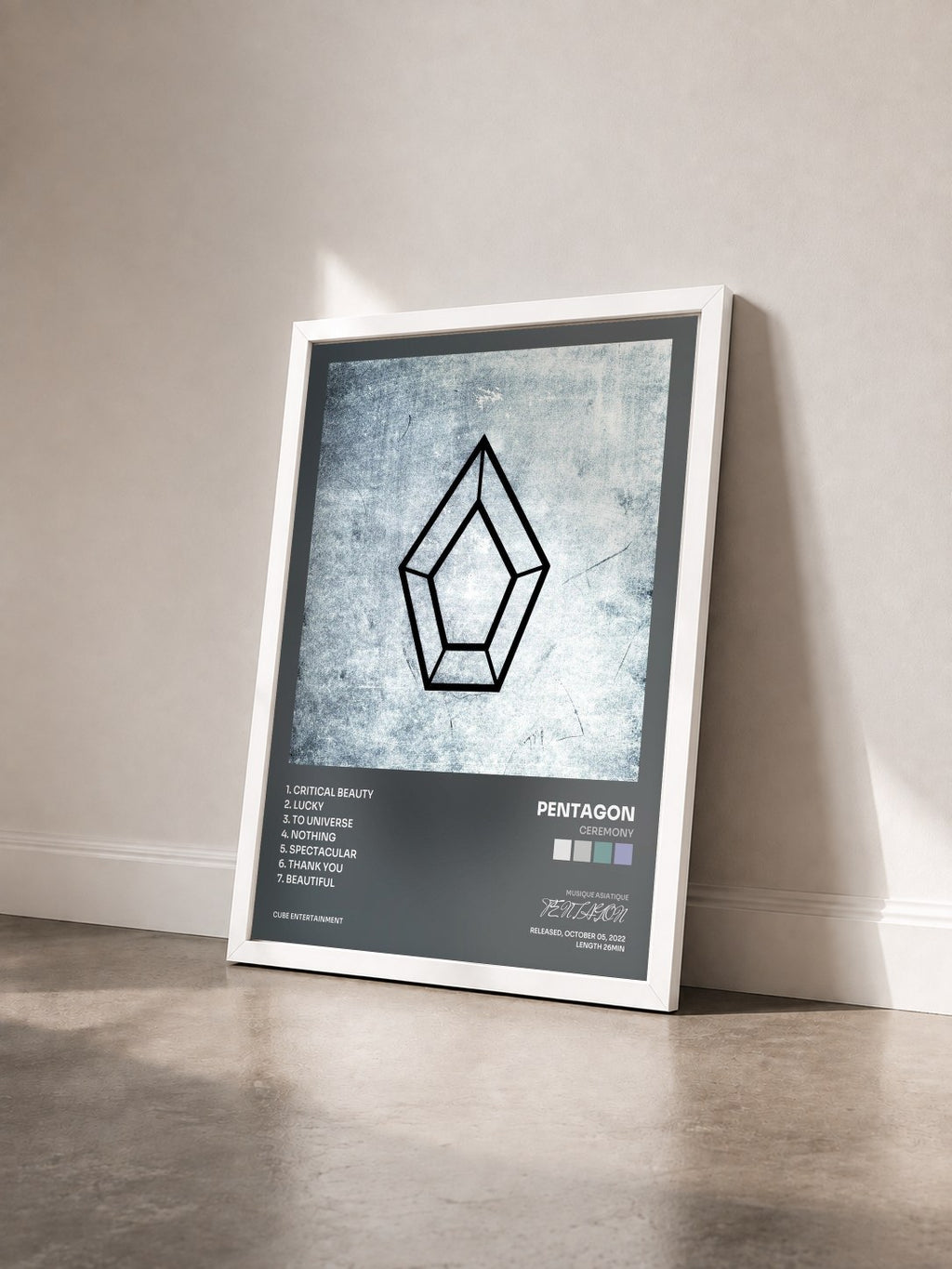 #blanc Tableau de l'album CEREMONY de PENTAGON vu de trois quarts, cadre blanc