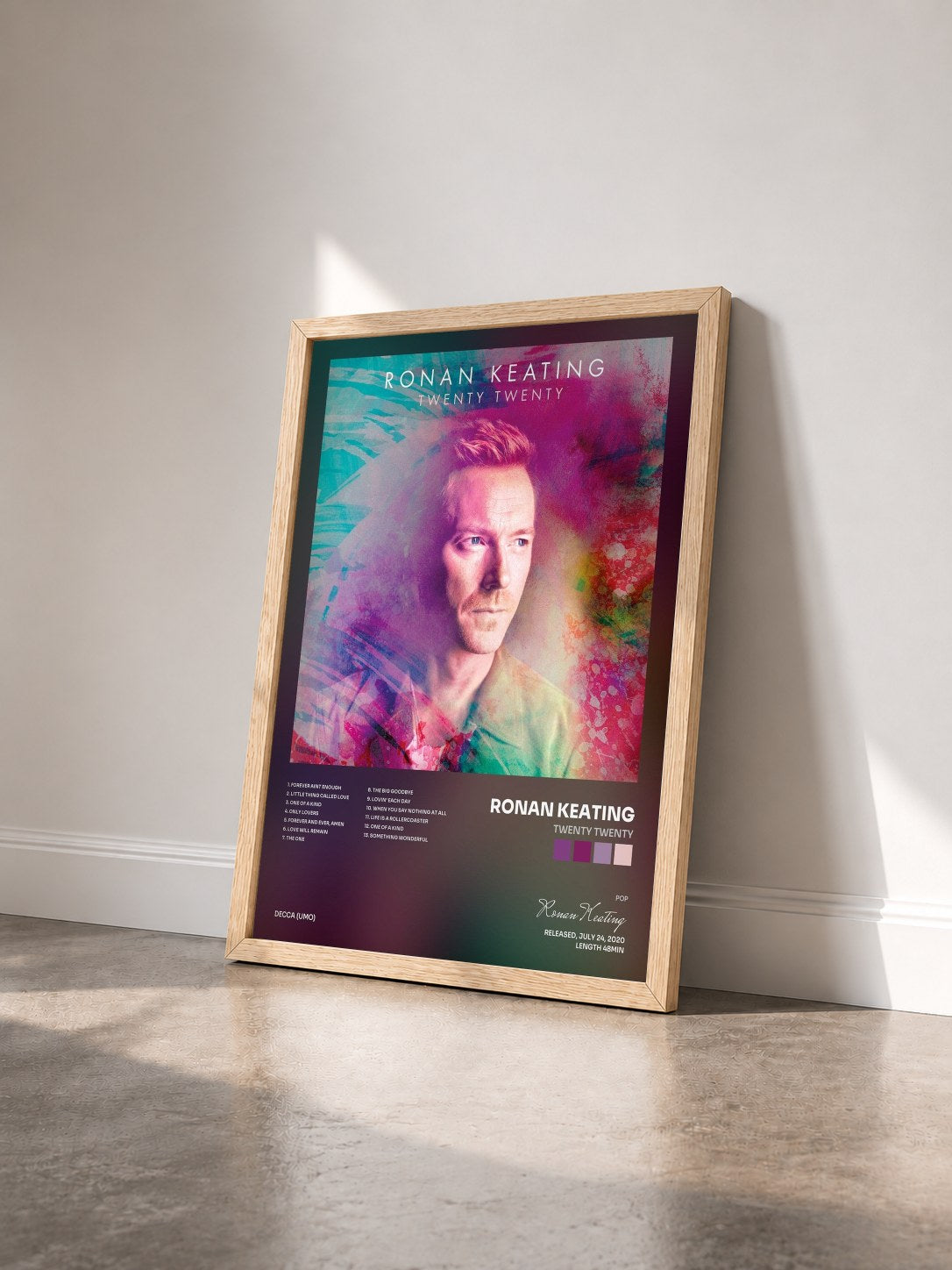 #bois Tableau de l'album Twenty Twenty de Ronan Keating vu de trois quarts, cadre en bois brut