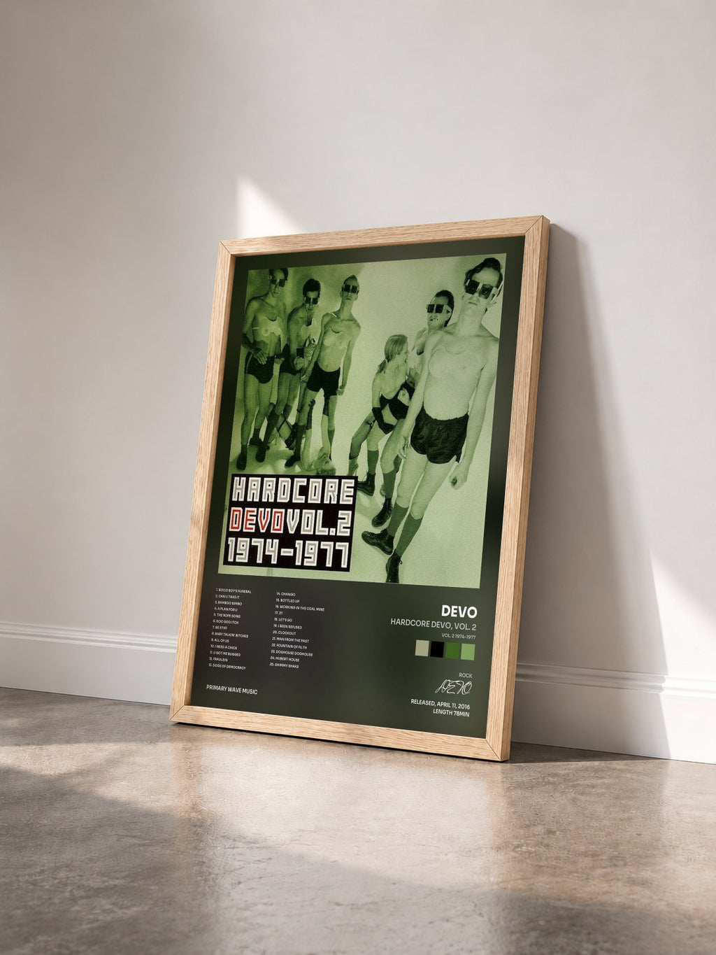 #bois Tableau de l'album Hardcore Devo, Vol. 2 (Vol. 2 1974-1977) de DEVO vu de trois quarts, cadre en bois brut