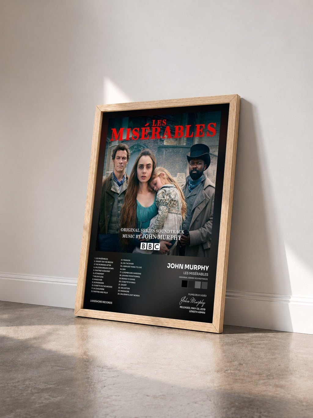 #bois Tableau de l'album Les Misérables (Original Series Soundtrack) de John Murphy vu de trois quarts, cadre en bois brut