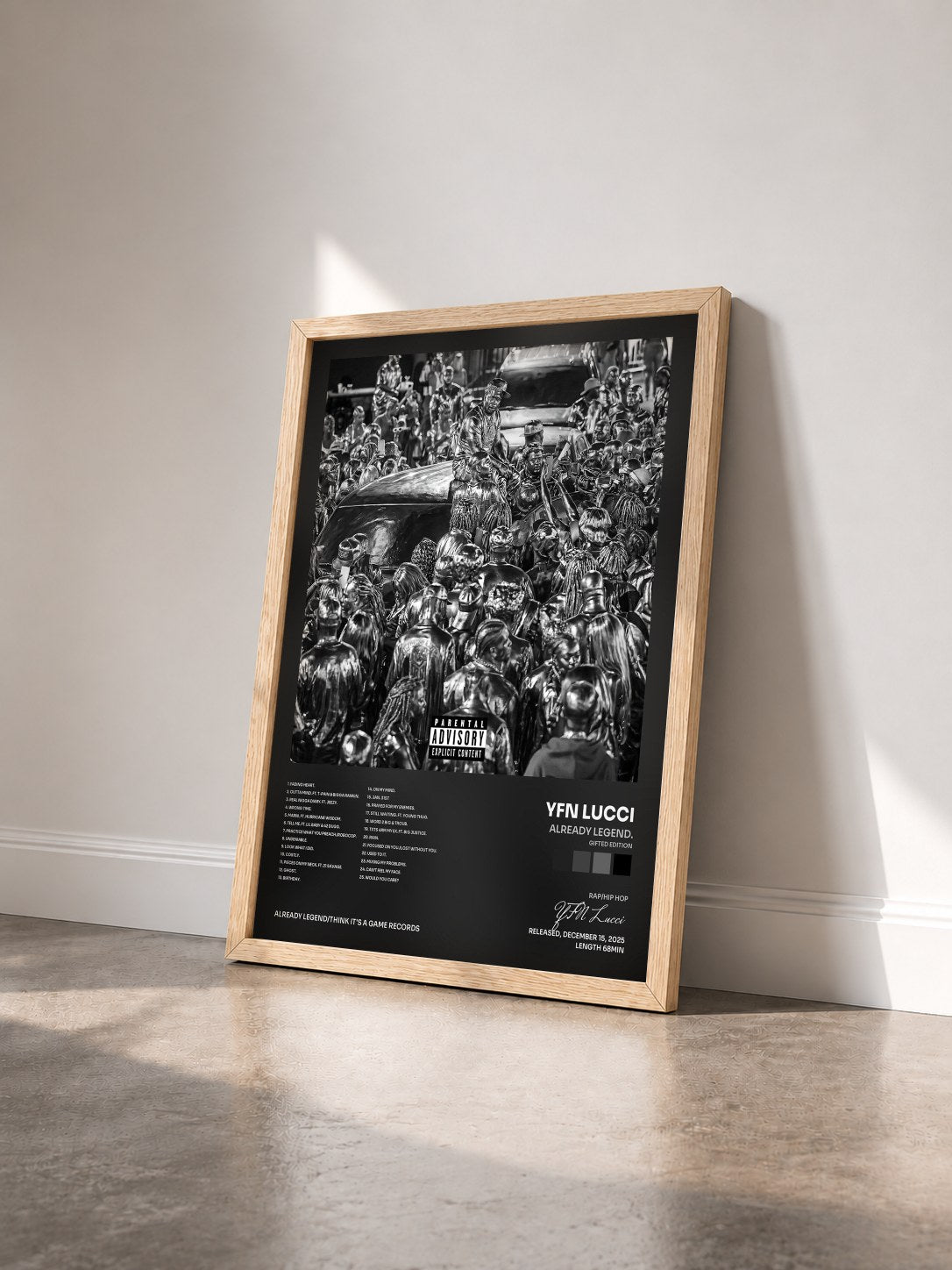 #bois Tableau de l'album ALREADY LEGEND. (GIFTED Edition) de YFN Lucci vu de trois quarts, cadre en bois brut