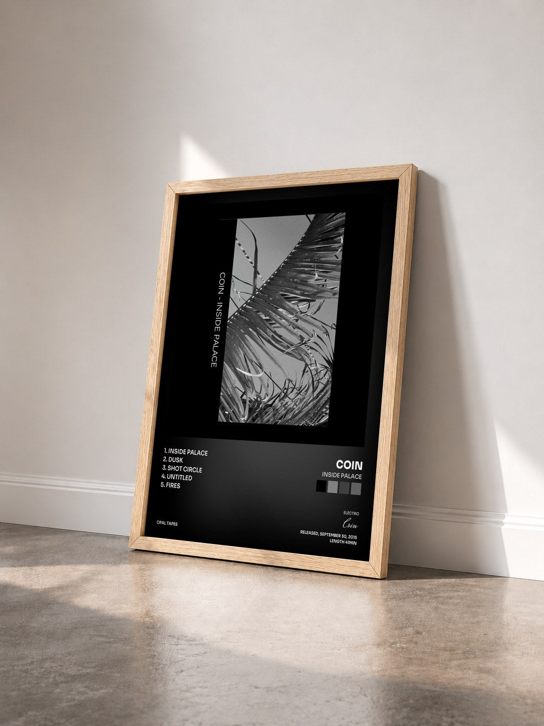 #bois Tableau de l'album Inside Palace de Coin vu de trois quarts, cadre en bois brut